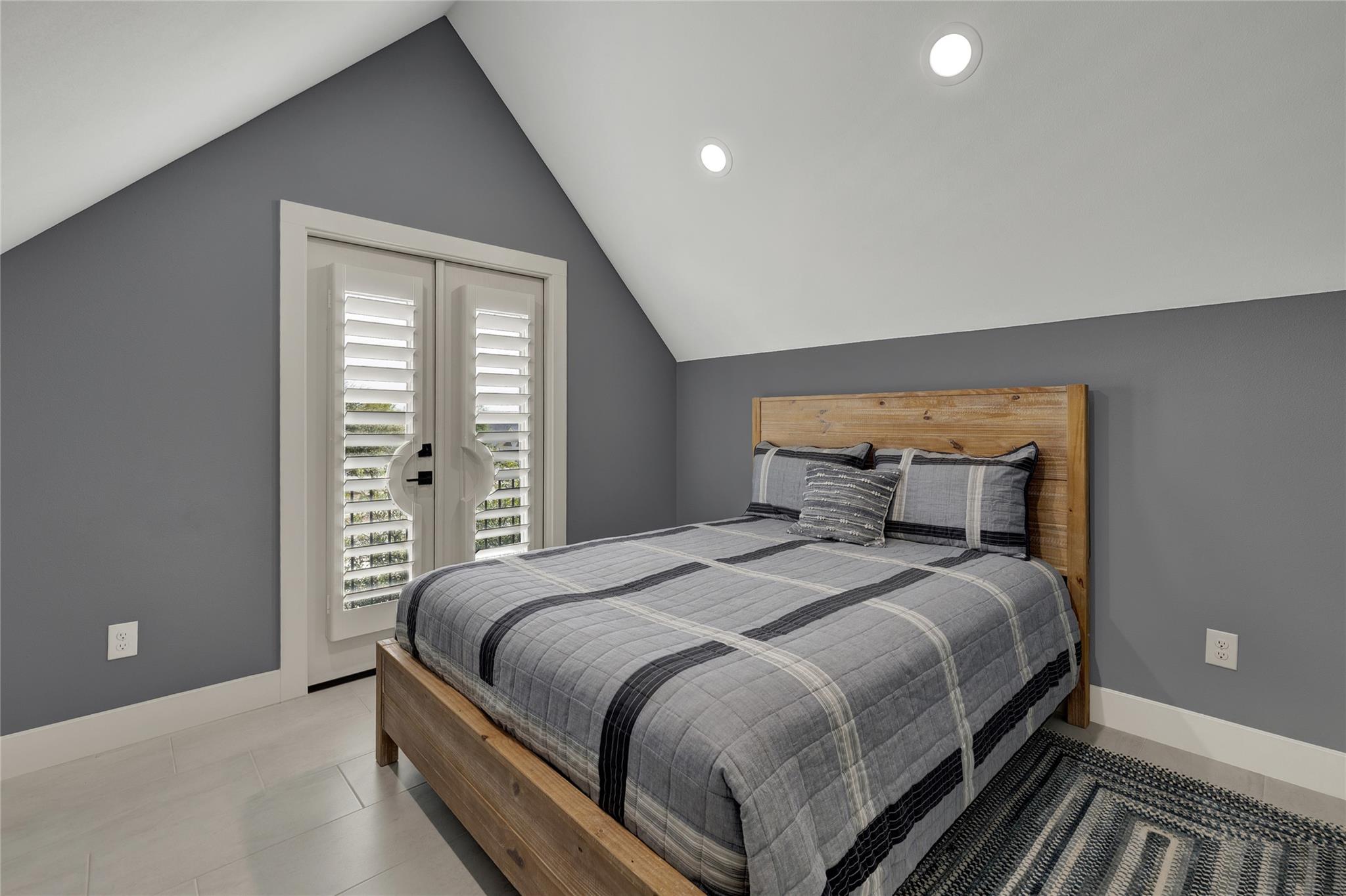 Image 36 of 40 For 1379 Bellesop Blvd