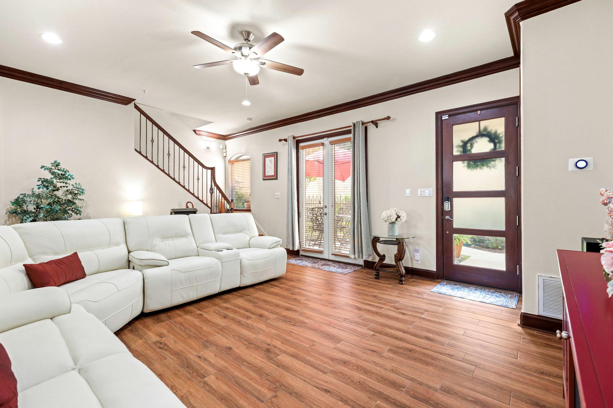 Image 11 of 34 For 1202 Flores St 105