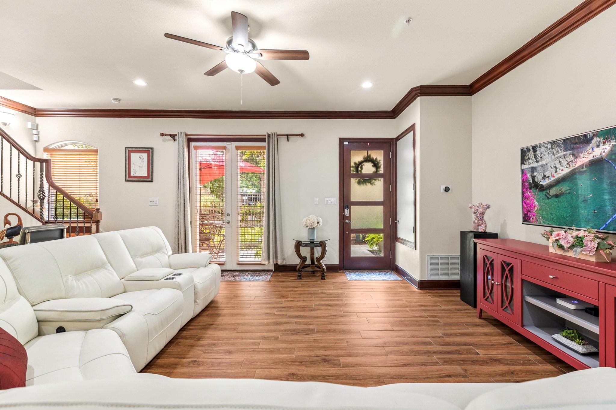 Image 12 of 34 For 1202 Flores St 105