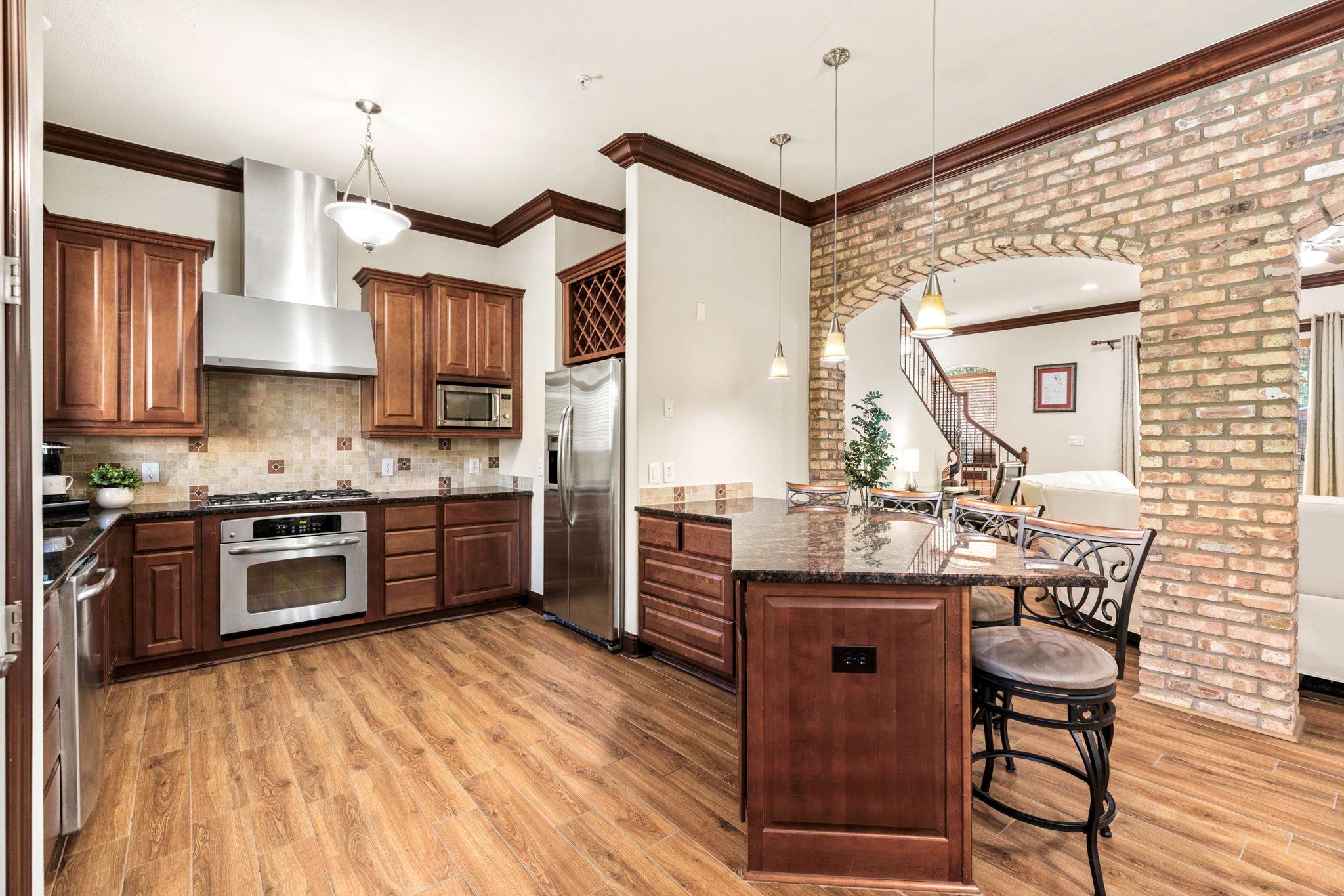 Image 16 of 34 For 1202 Flores St 105