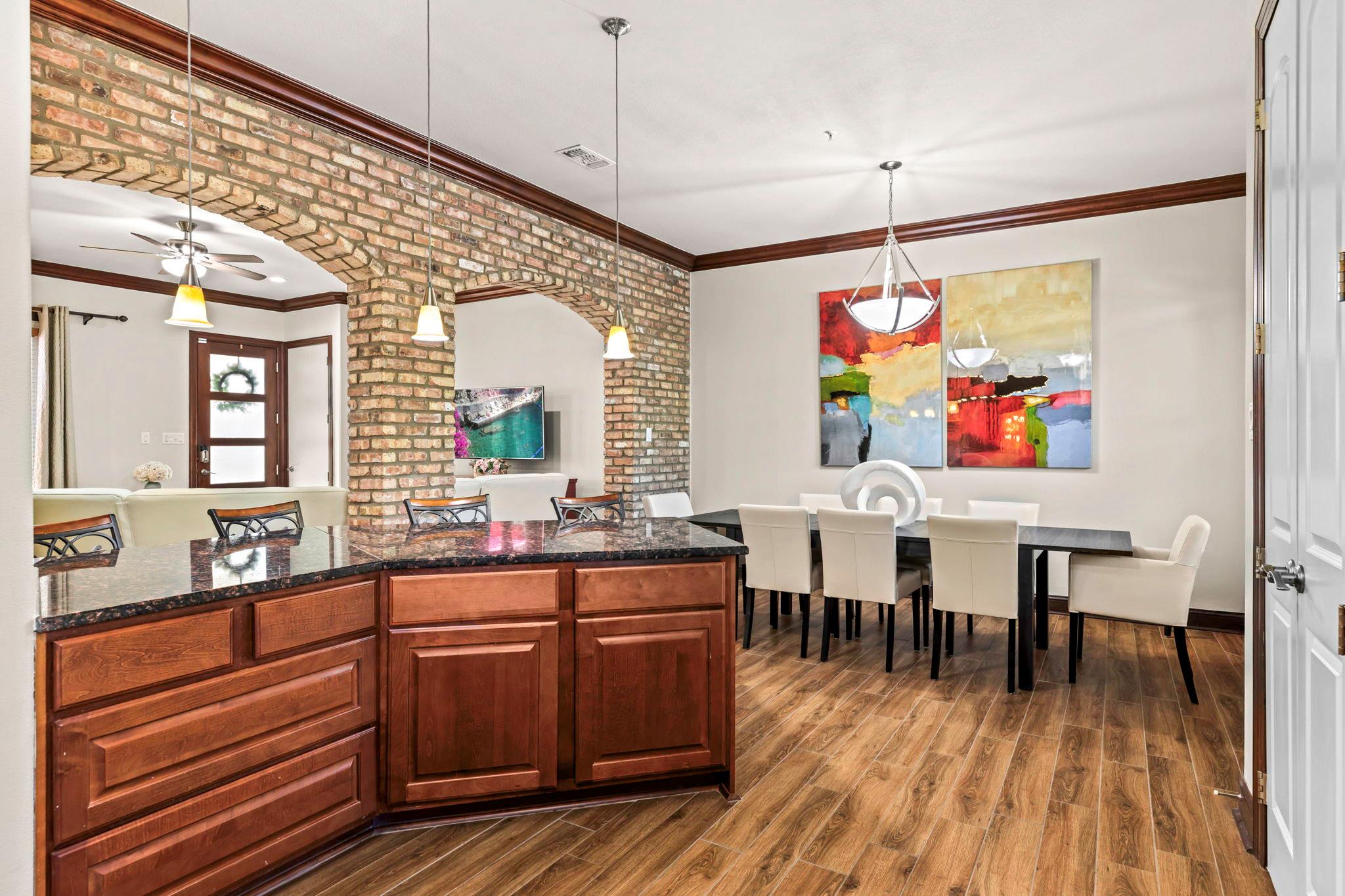 Image 19 of 34 For 1202 Flores St 105