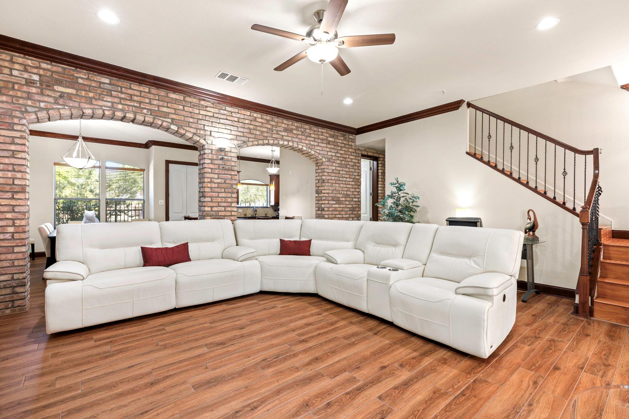 Image 2 of 34 For 1202 Flores St 105