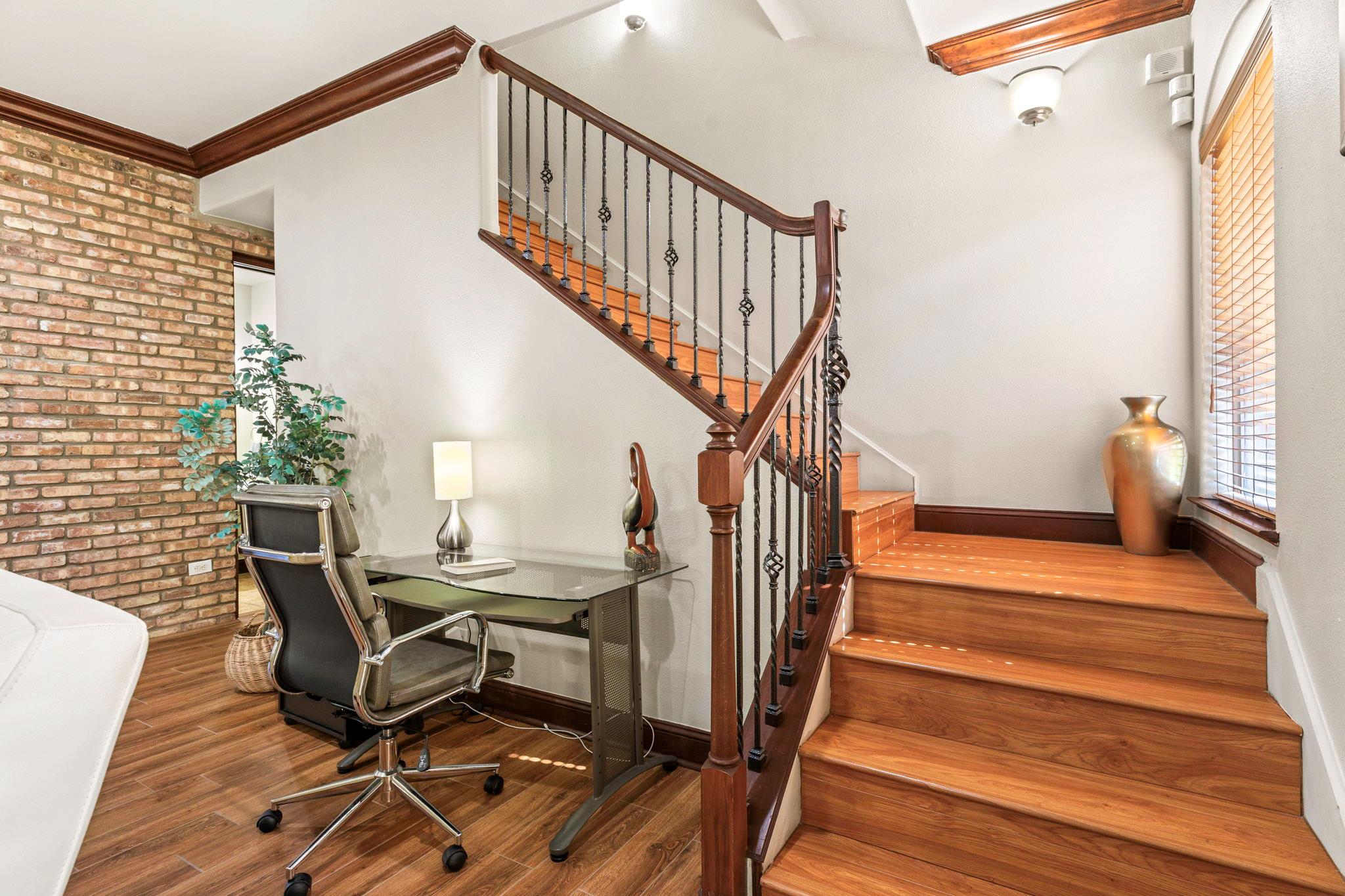 Image 21 of 34 For 1202 Flores St 105