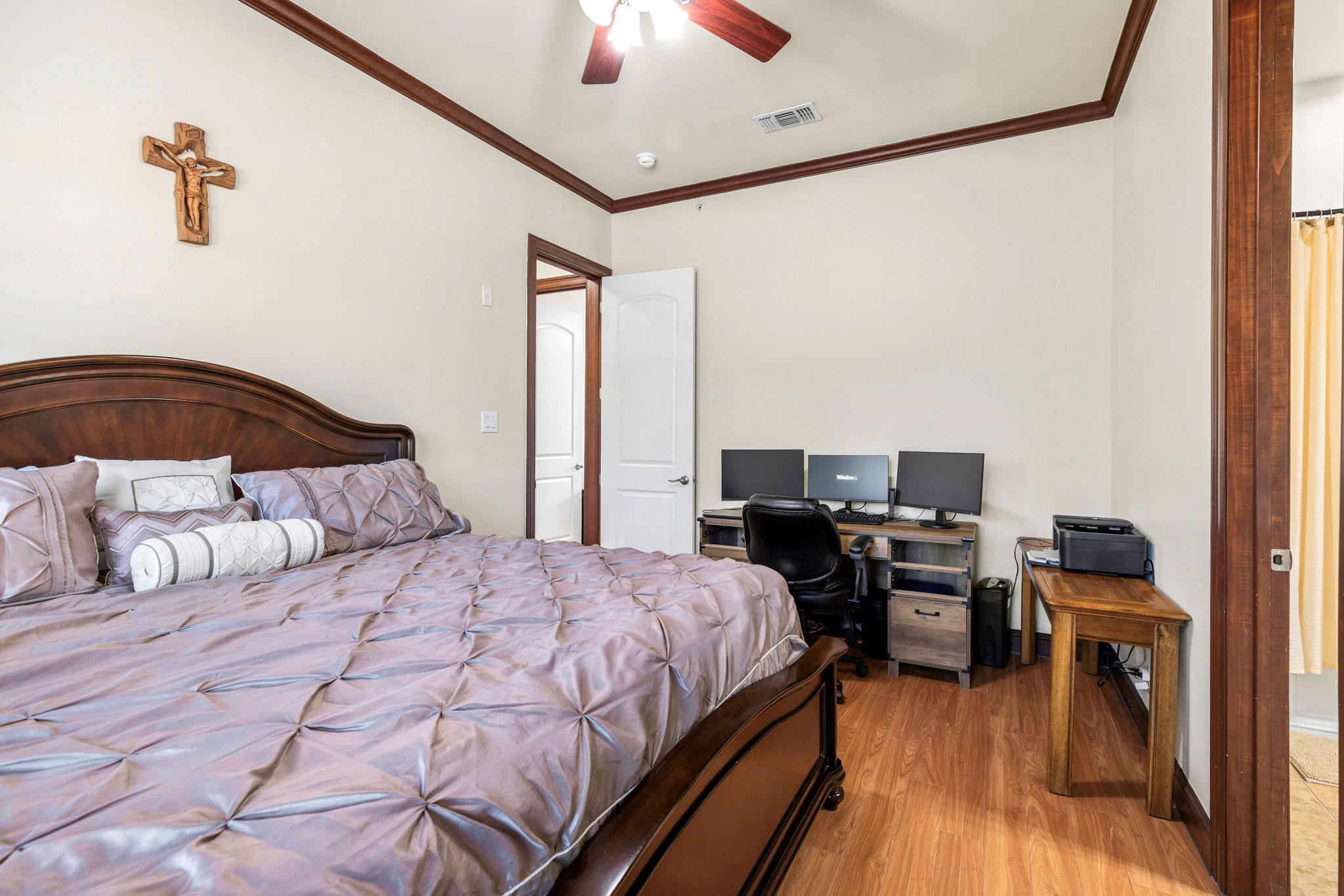 Image 27 of 34 For 1202 Flores St 105