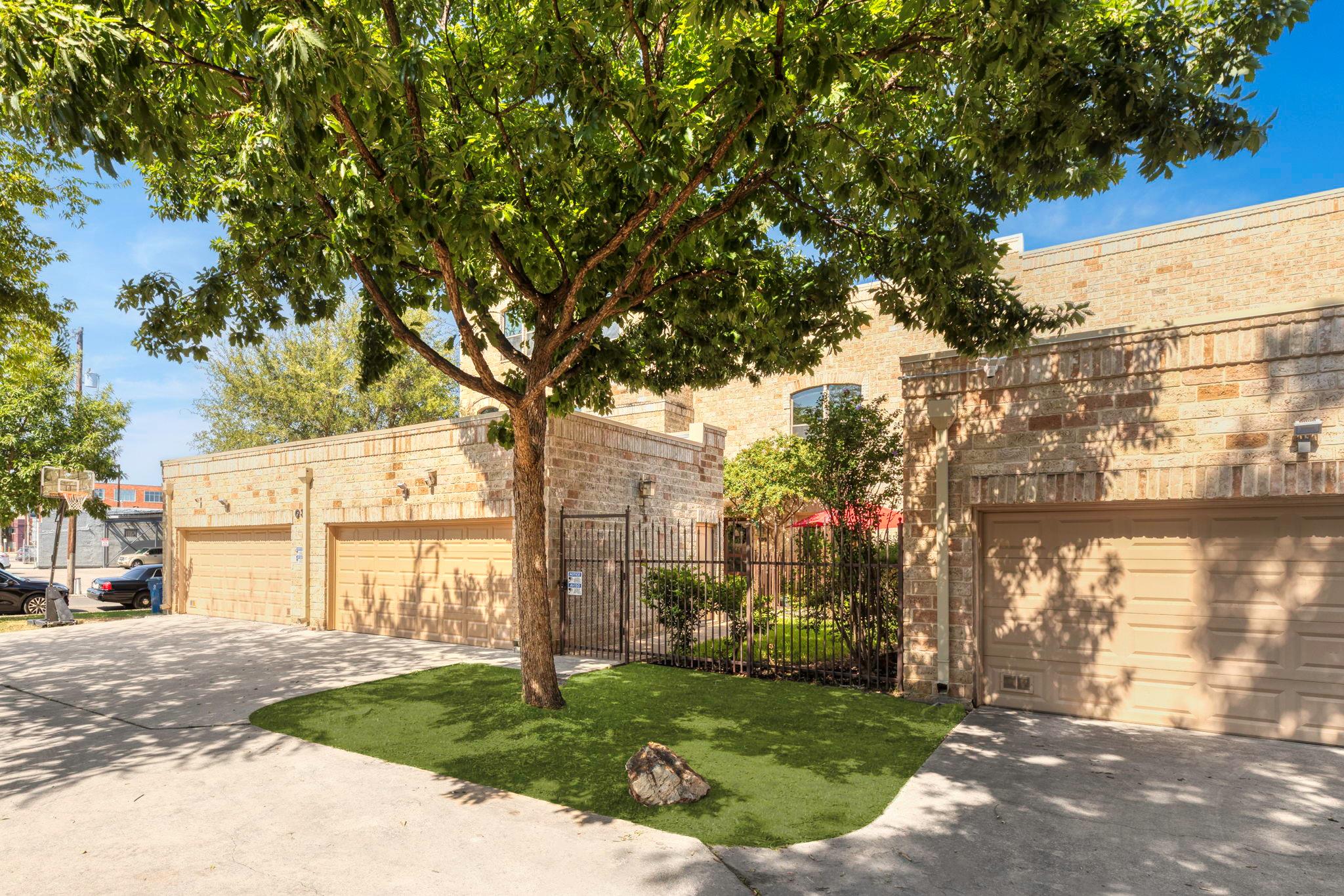 Image 31 of 34 For 1202 Flores St 105