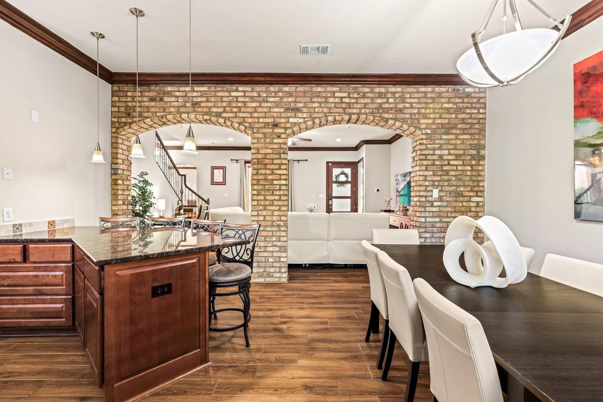 Image 4 of 34 For 1202 Flores St 105