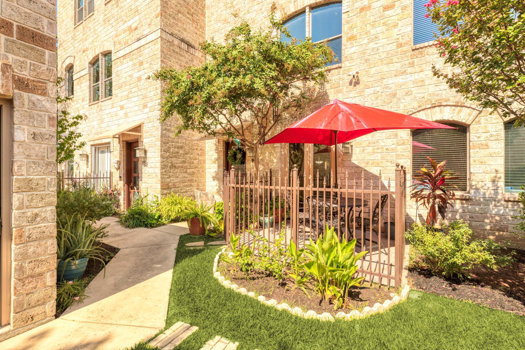 Image 6 of 34 For 1202 Flores St 105