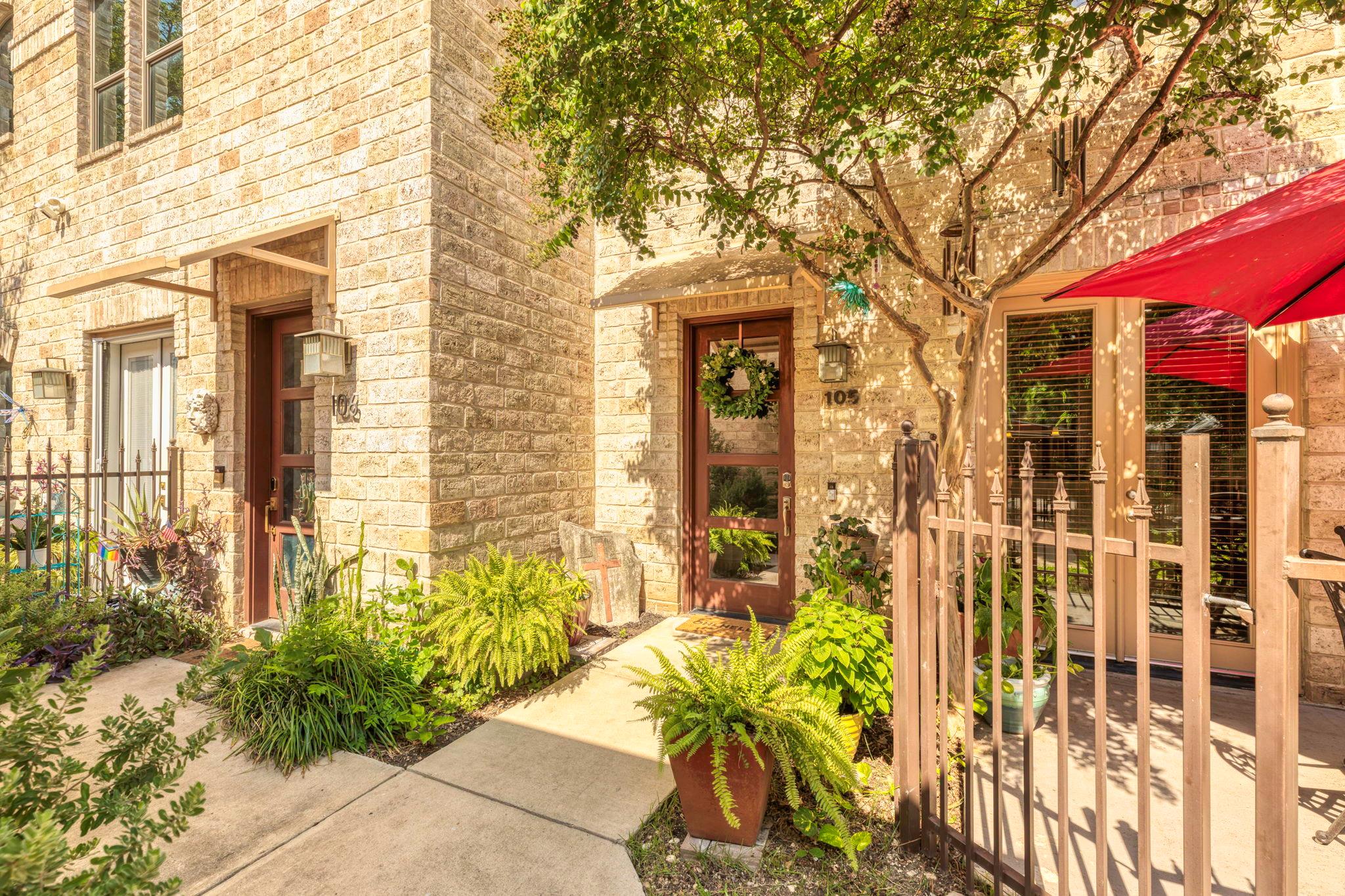 Image 9 of 34 For 1202 Flores St 105