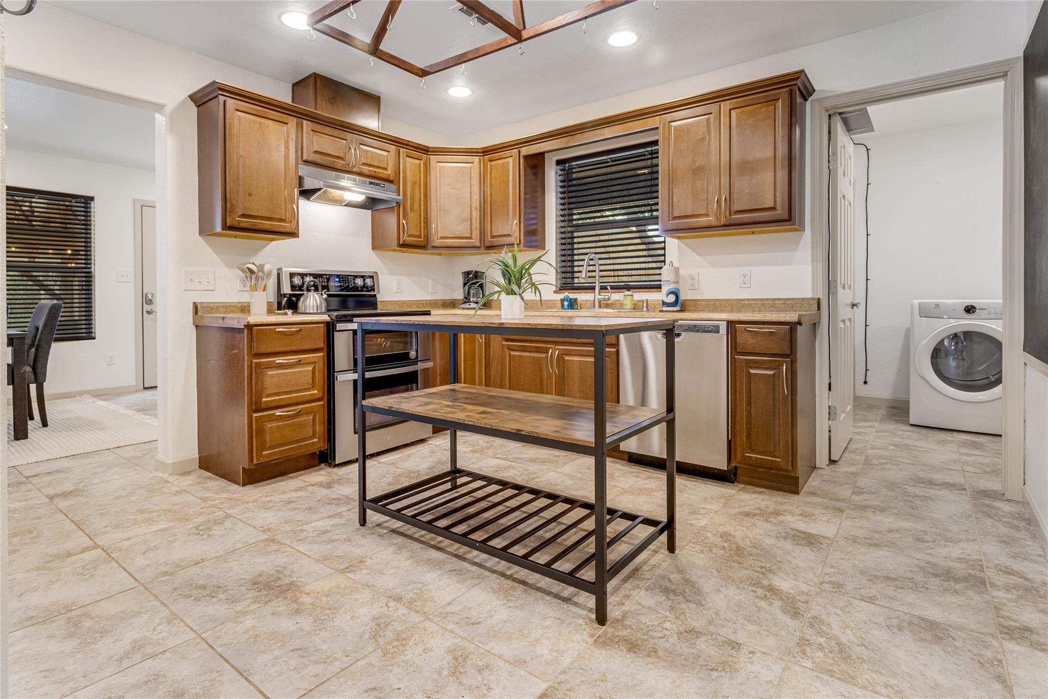 Image 10 of 28 For 1374 Forest View Dr