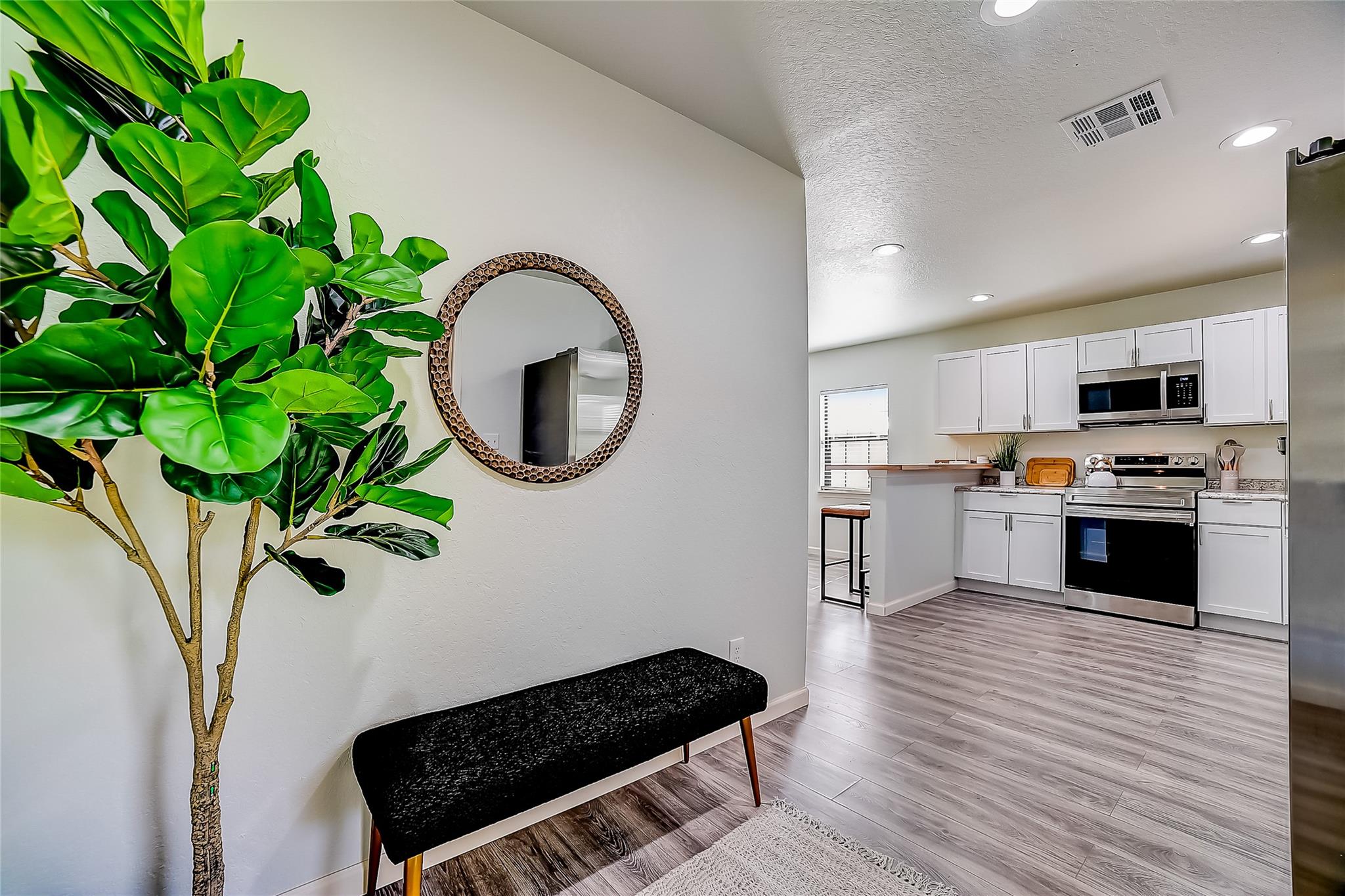 Image 21 of 28 For 1374 Forest View Dr