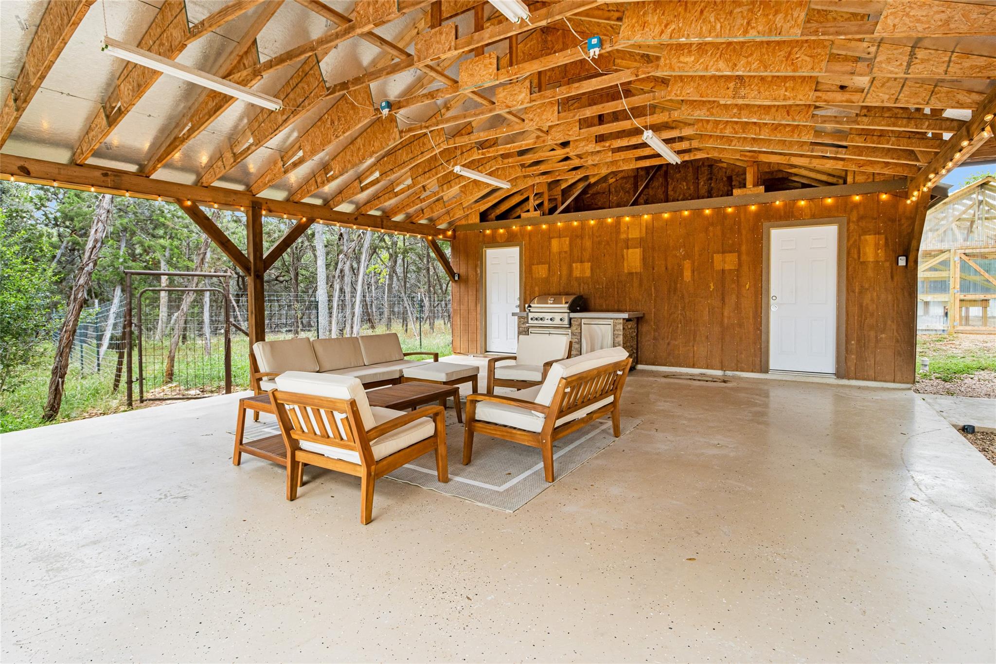 Image 9 of 28 For 1374 Forest View Dr