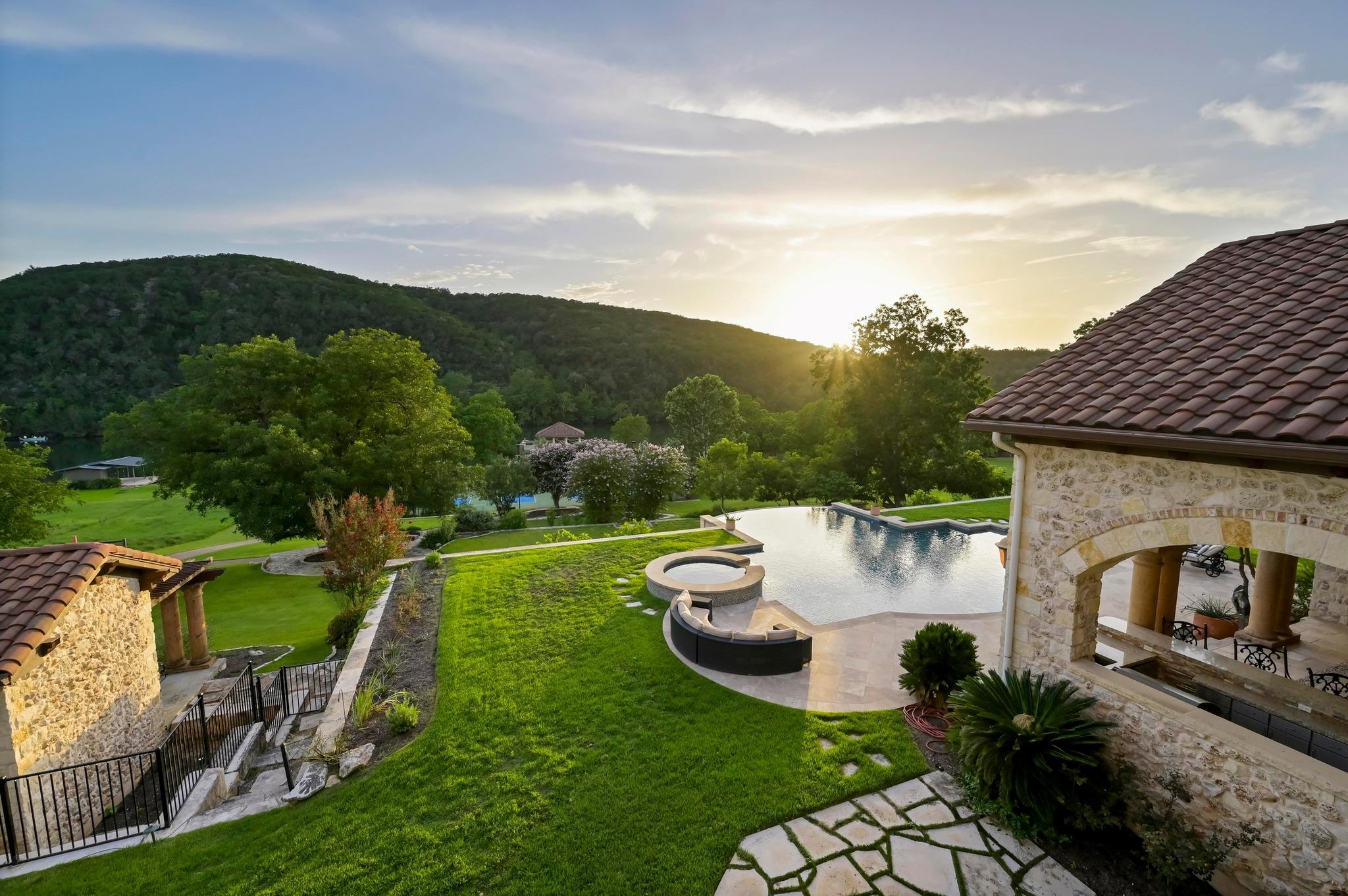 Image 15 of 39 For 13322 Shore Vista Dr