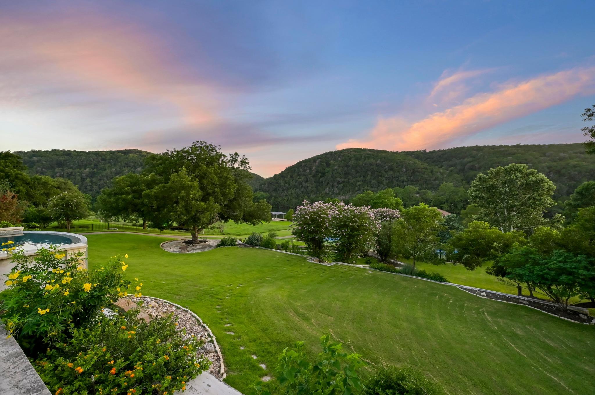 Image 23 of 39 For 13322 Shore Vista Dr