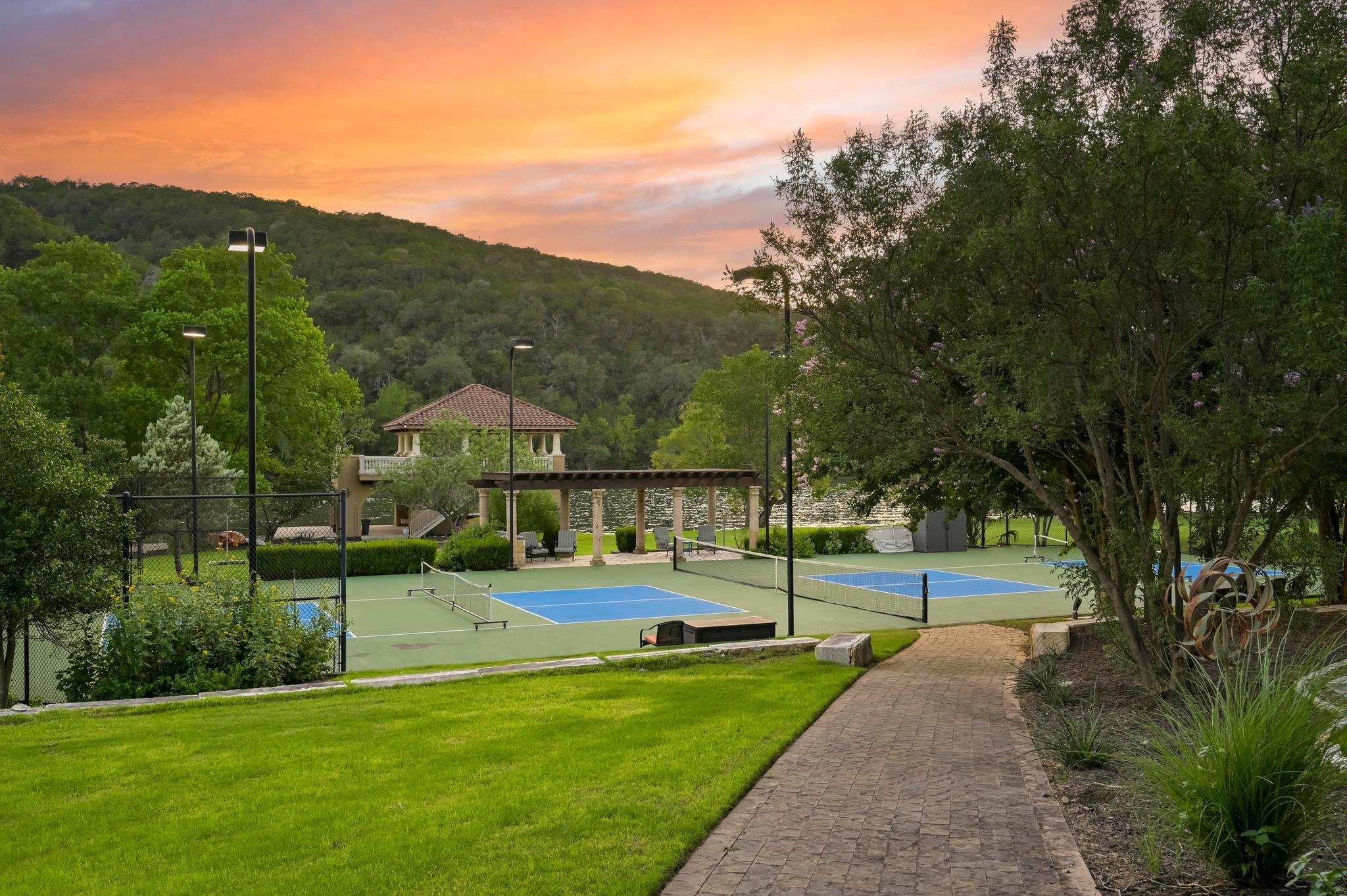 Image 26 of 39 For 13322 Shore Vista Dr