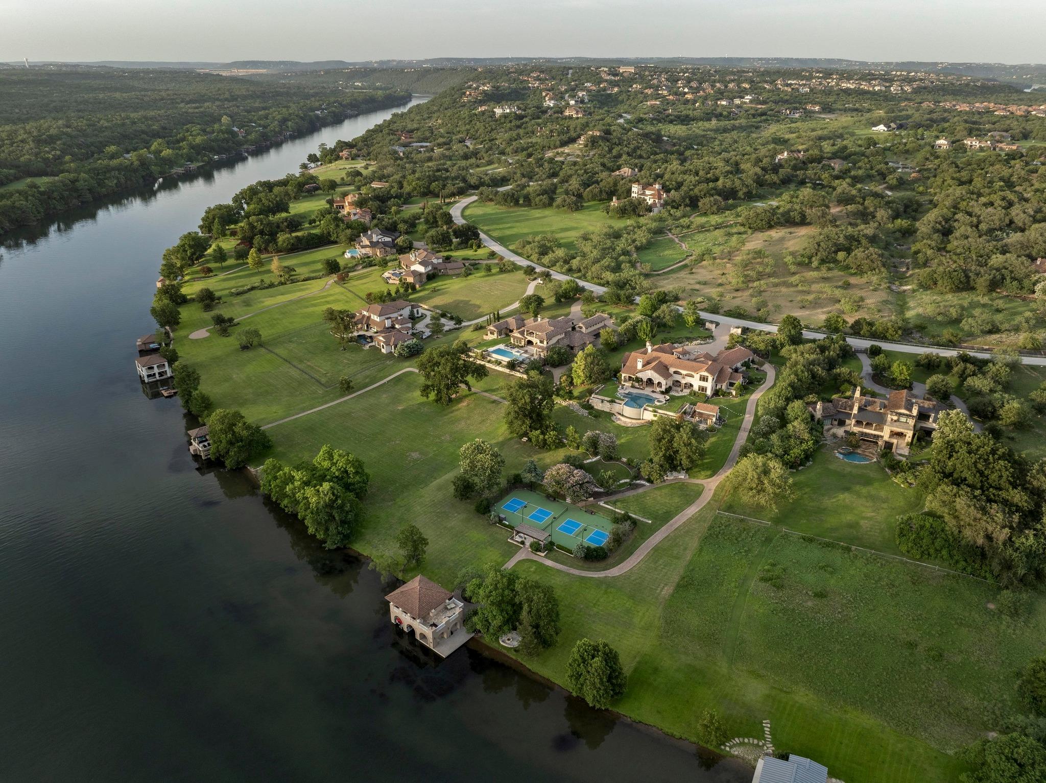 Image 34 of 39 For 13322 Shore Vista Dr