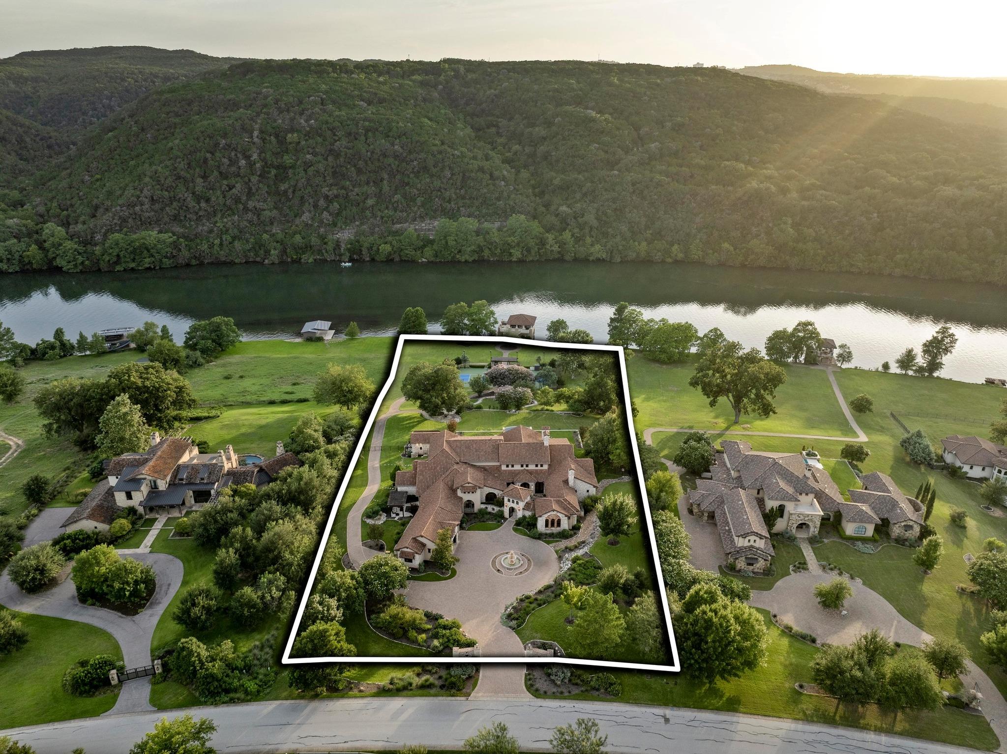 Image 4 of 39 For 13322 Shore Vista Dr