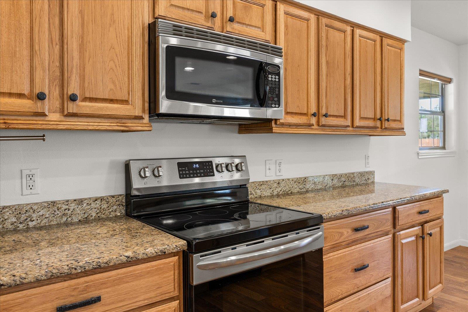 Image 14 of 38 For 711 Creek Rd