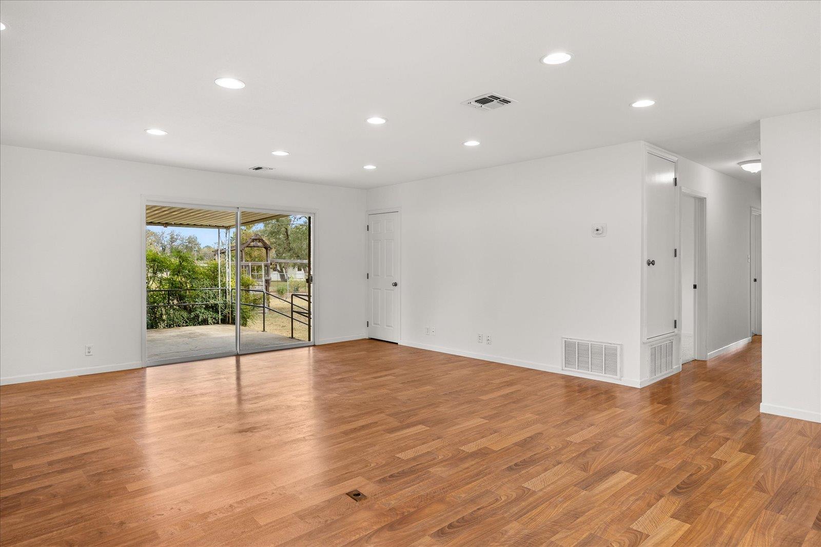 Image 16 of 38 For 711 Creek Rd