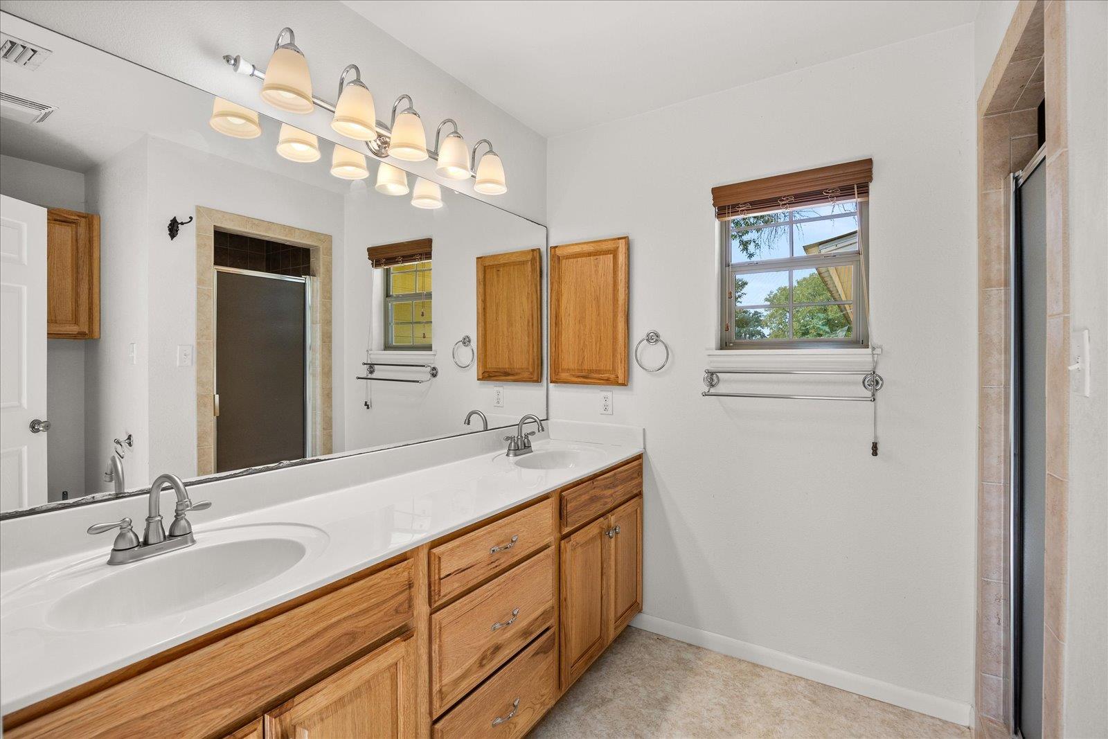 Image 19 of 38 For 711 Creek Rd