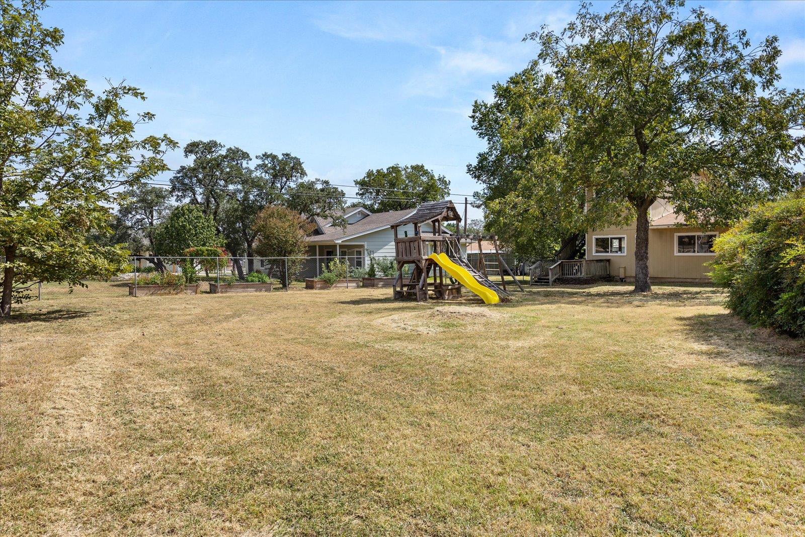 Image 30 of 38 For 711 Creek Rd