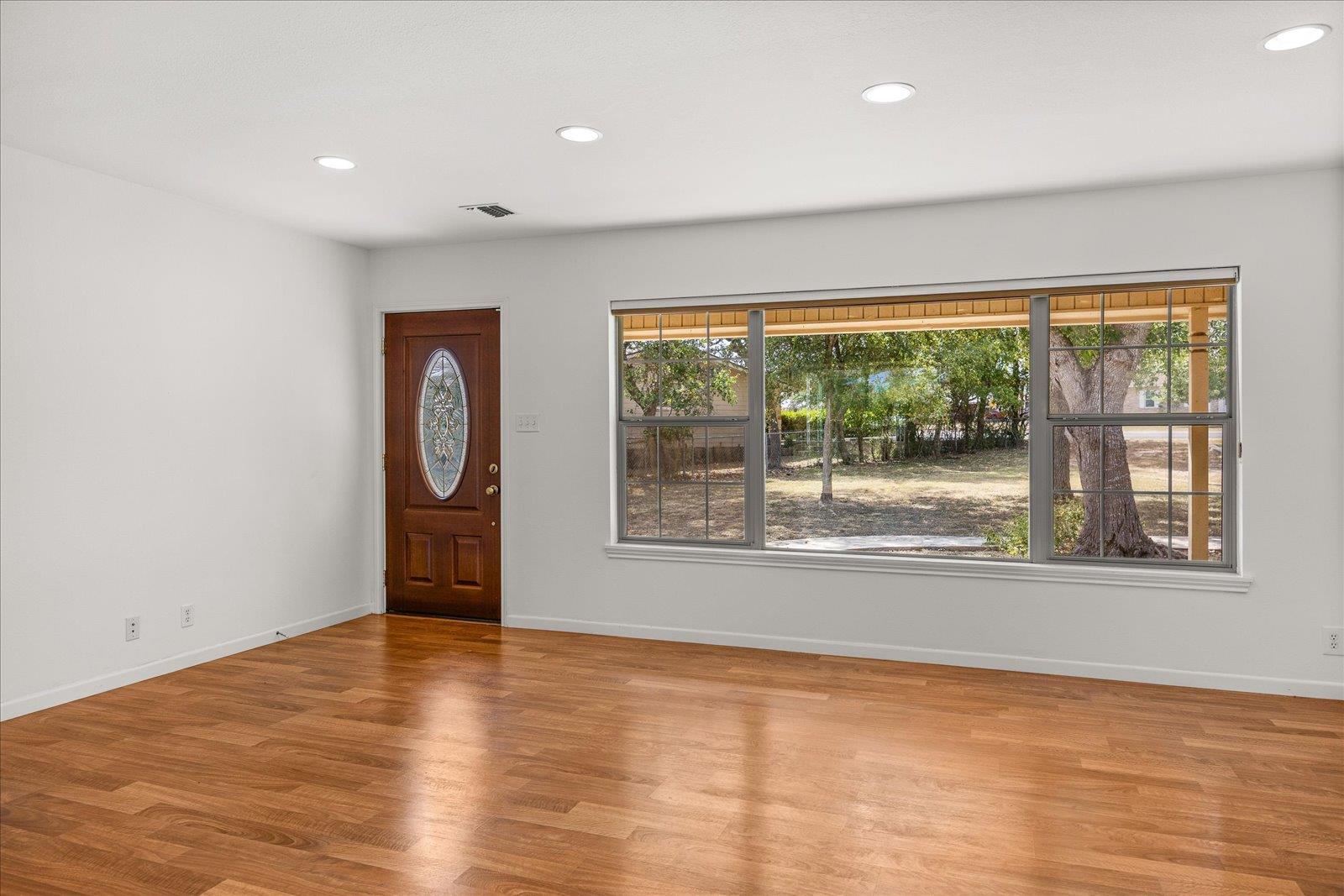 Image 8 of 38 For 711 Creek Rd