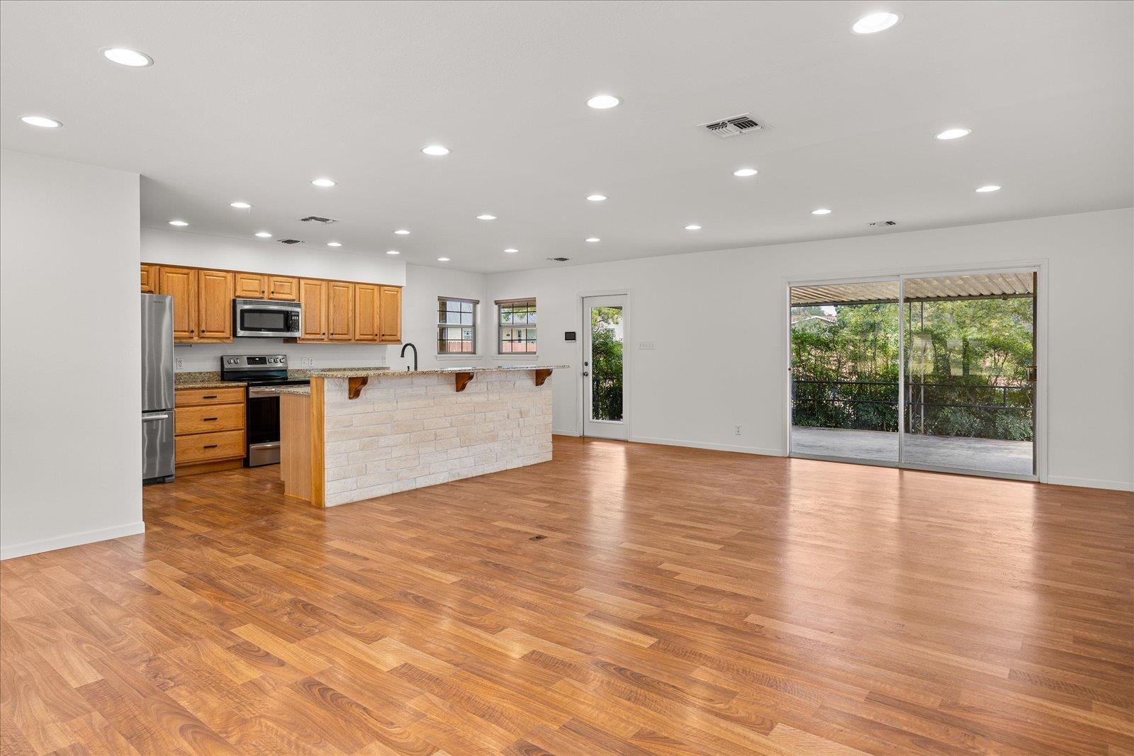 Image 9 of 38 For 711 Creek Rd