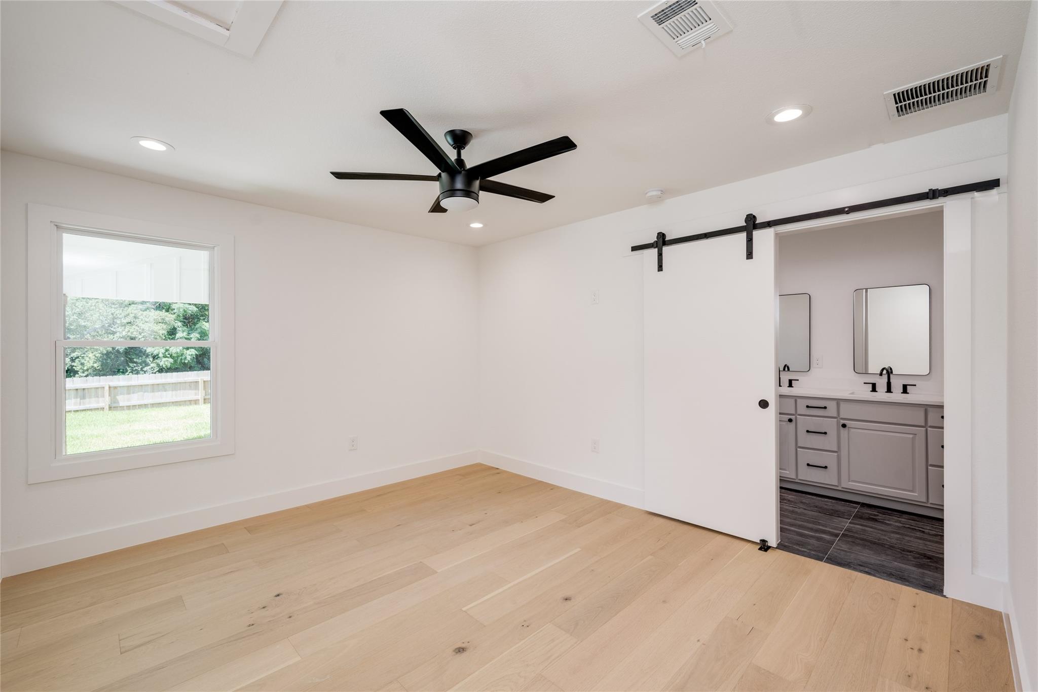 Image 14 of 28 For 1928 Miles Ave 1