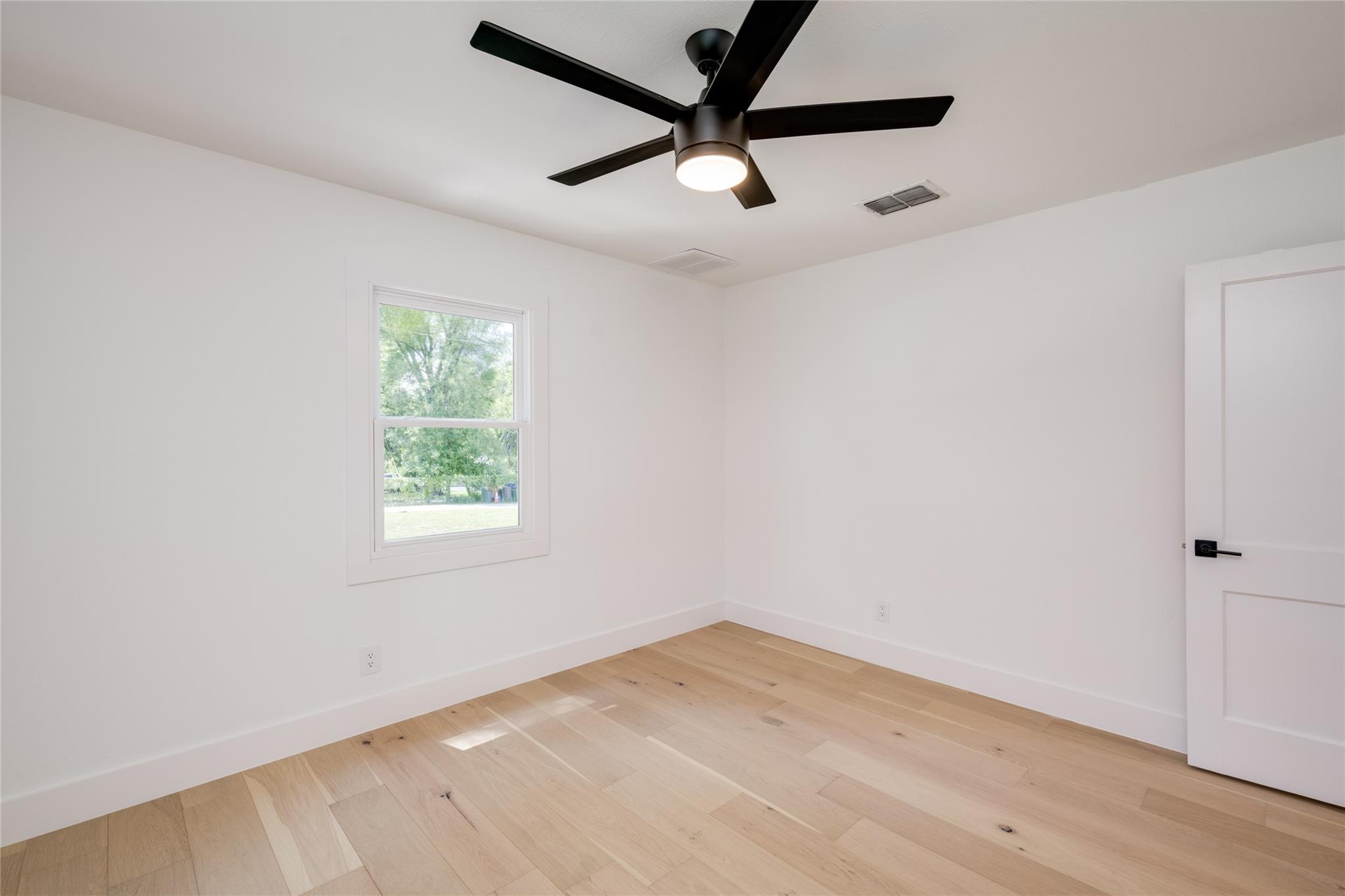 Image 18 of 28 For 1928 Miles Ave 1