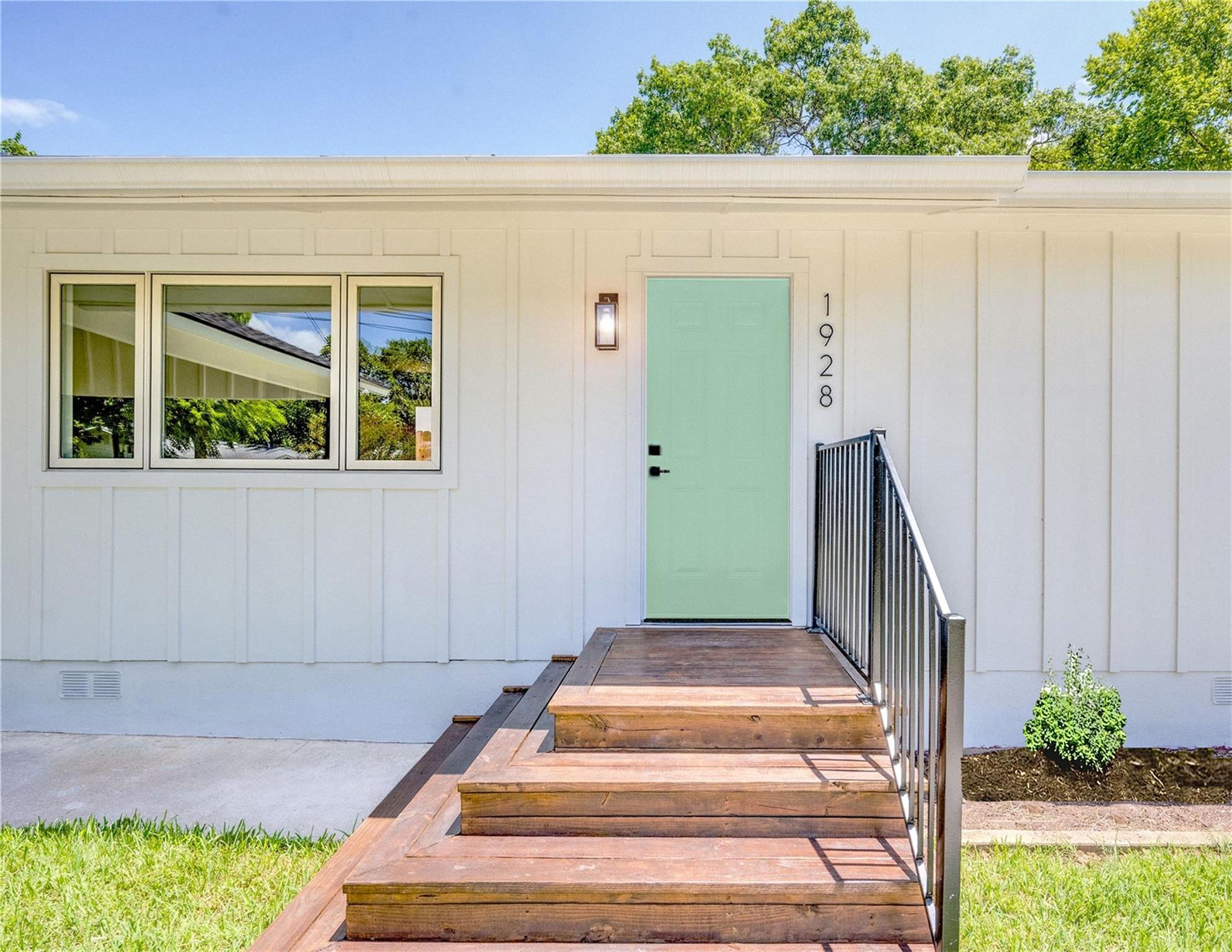 Image 2 of 28 For 1928 Miles Ave 1