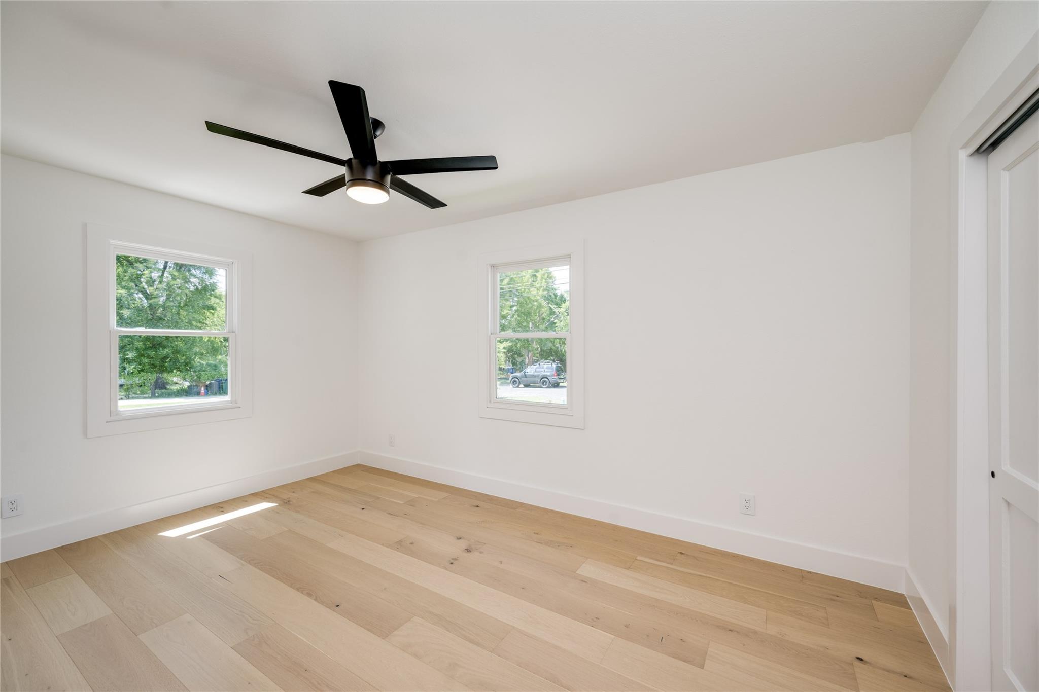 Image 20 of 28 For 1928 Miles Ave 1