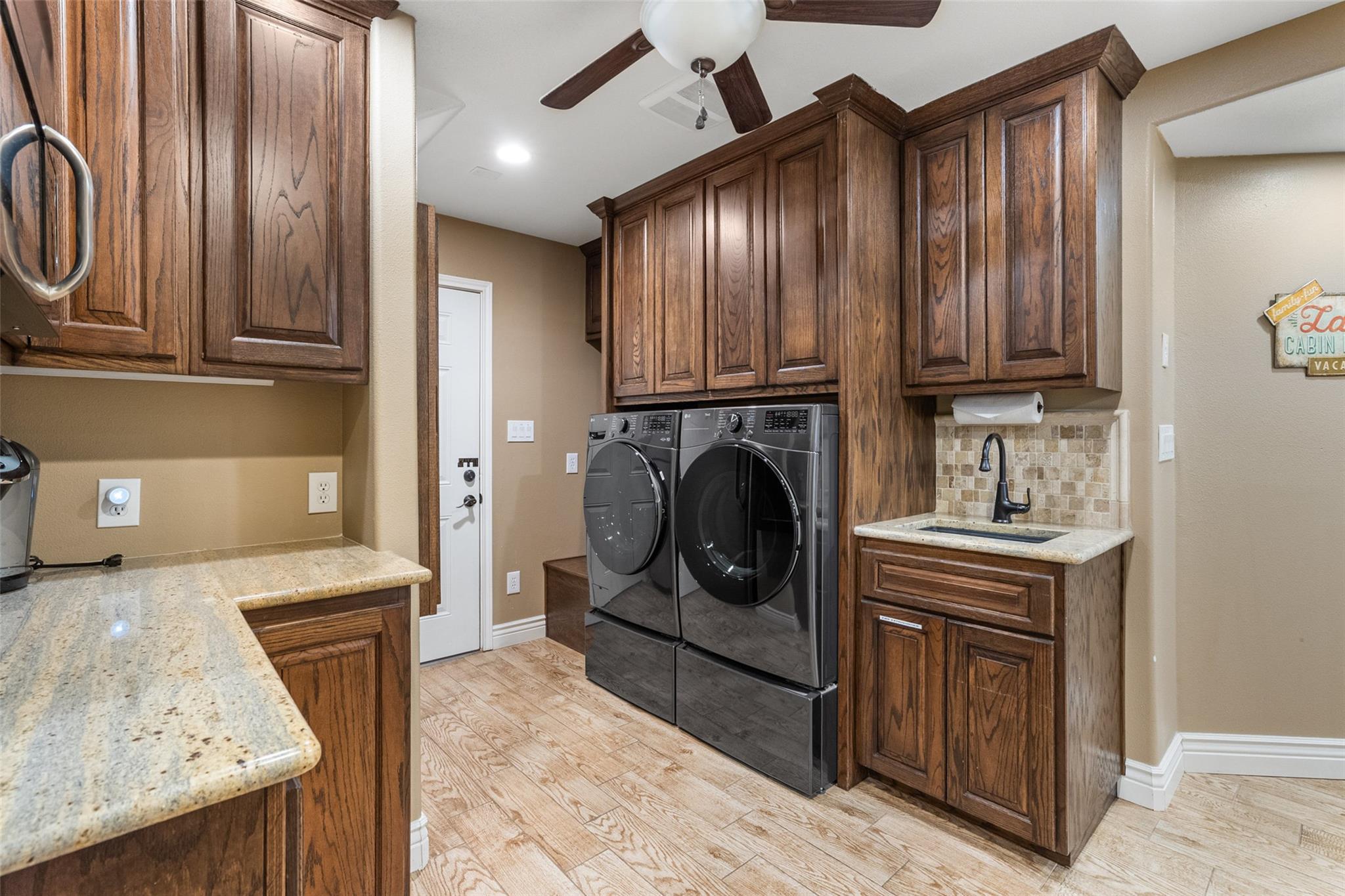 Image 29 of 40 For 259 Oak Hideaway Dr