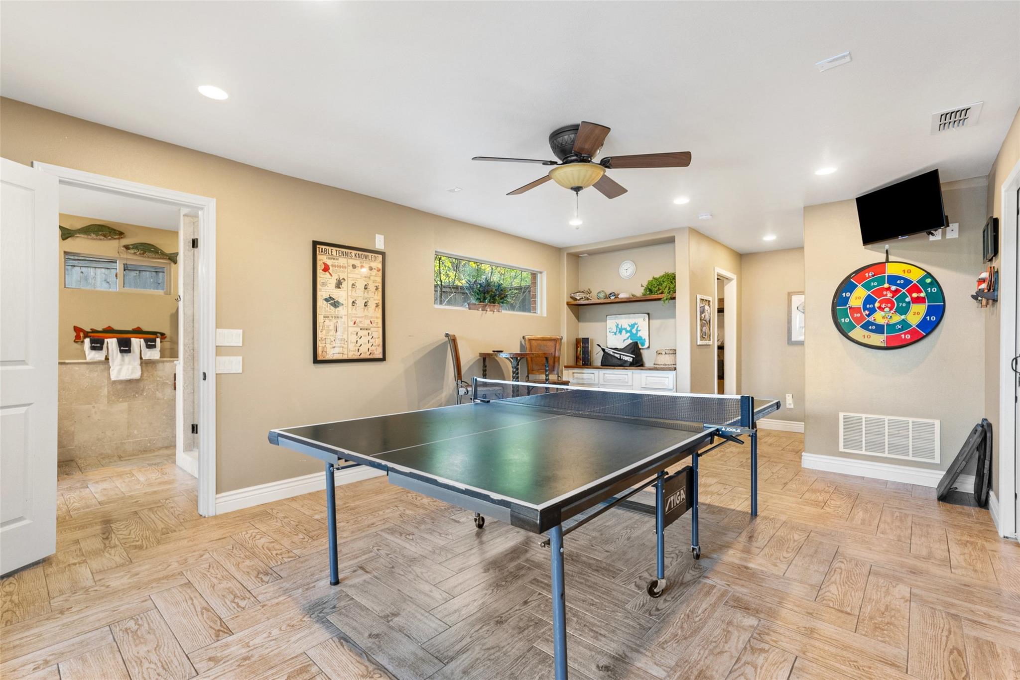 Image 33 of 40 For 259 Oak Hideaway Dr