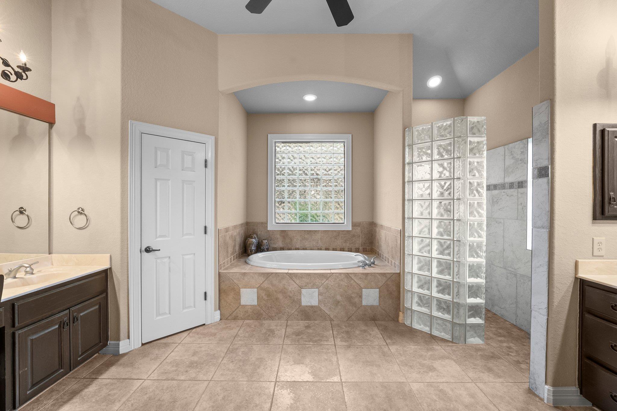 Image 14 of 40 For 5310 River Oaks Dr