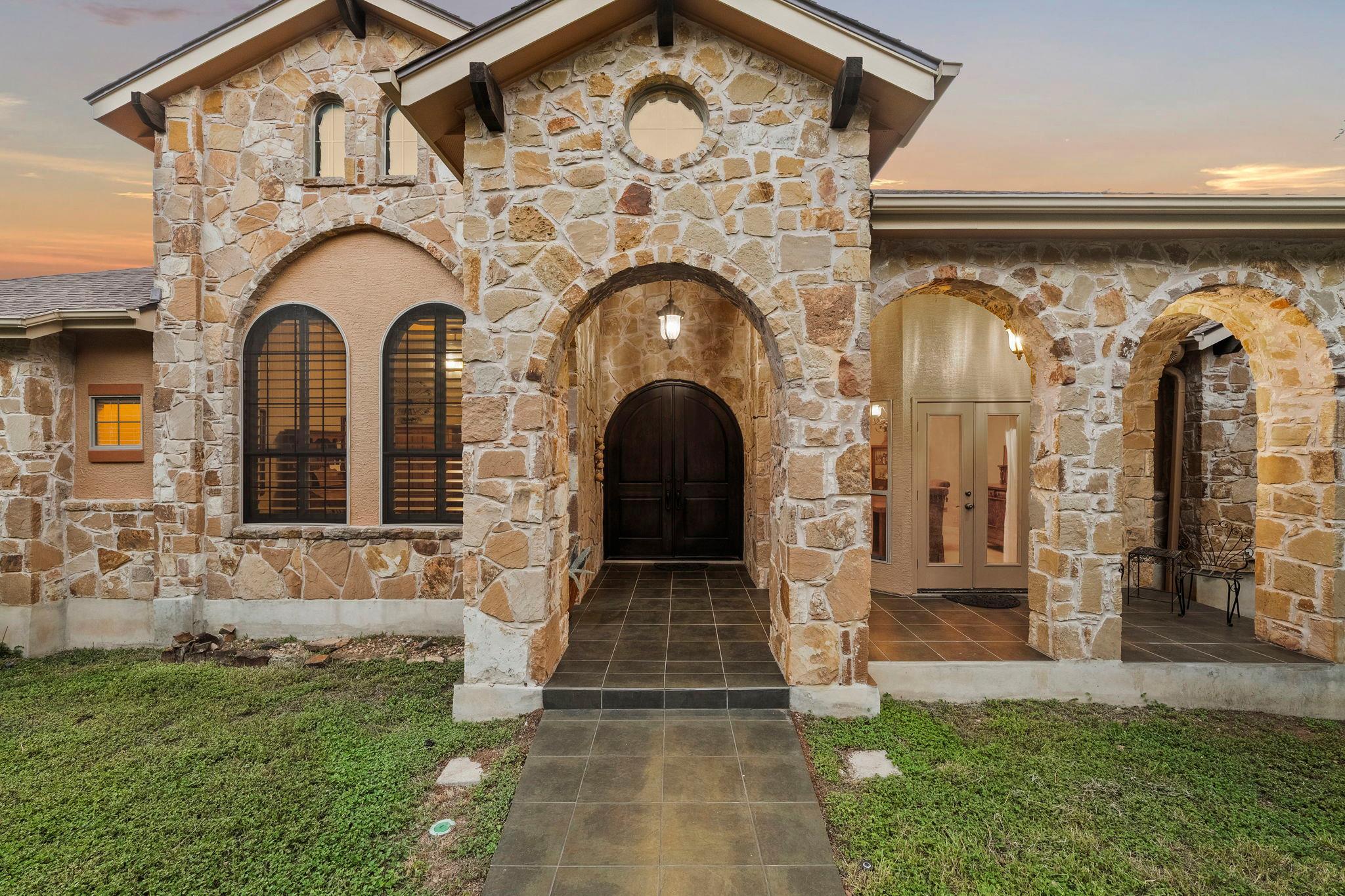 Image 2 of 40 For 5310 River Oaks Dr