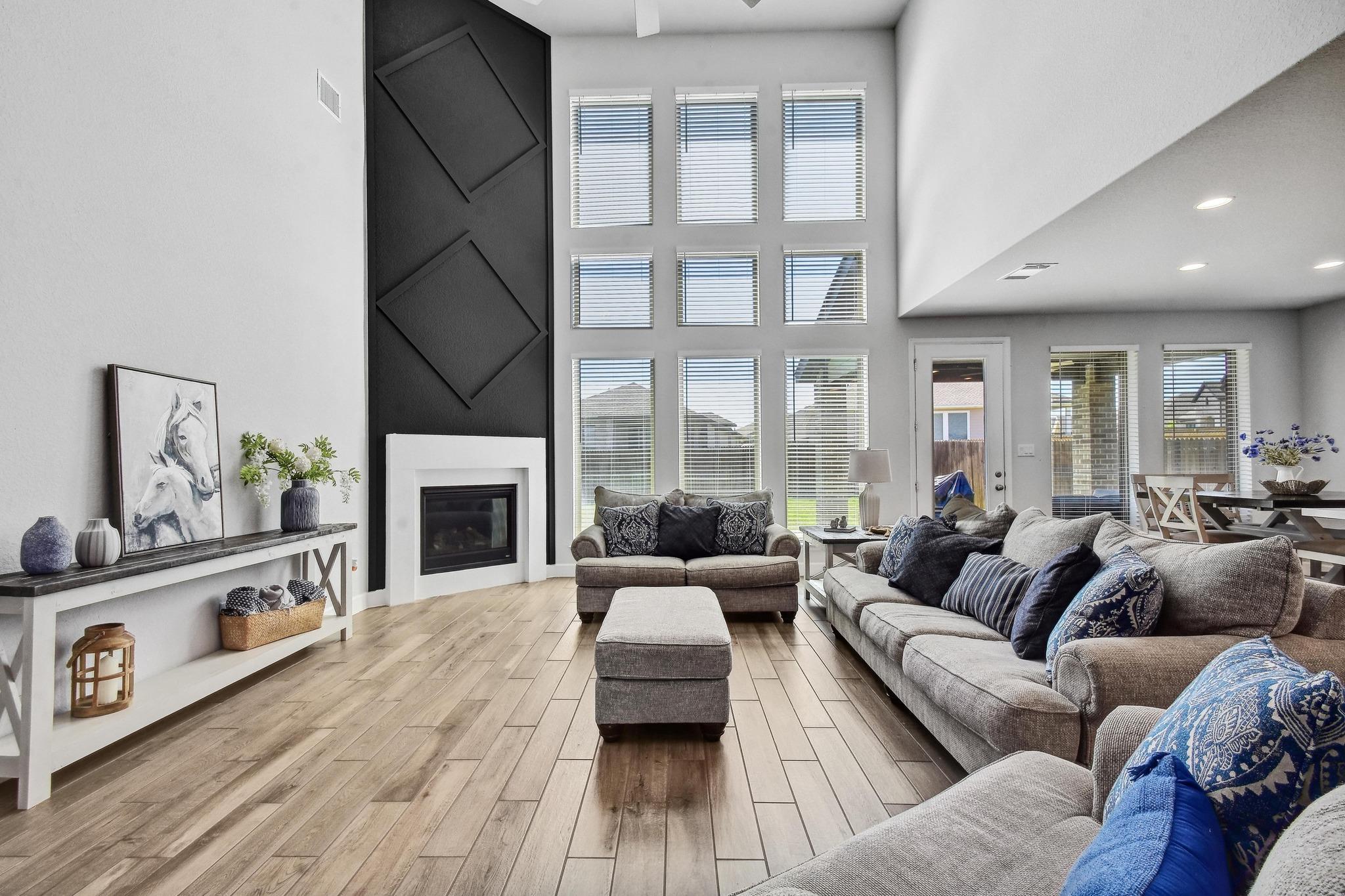 Image 2 of 39 For 3213 Little Willow