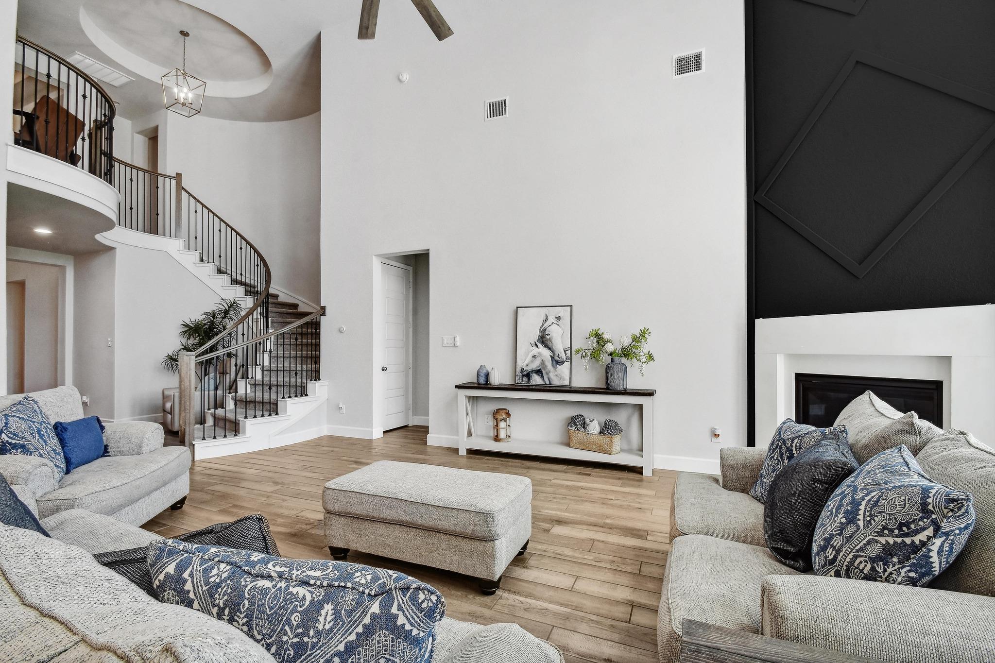 Image 4 of 39 For 3213 Little Willow