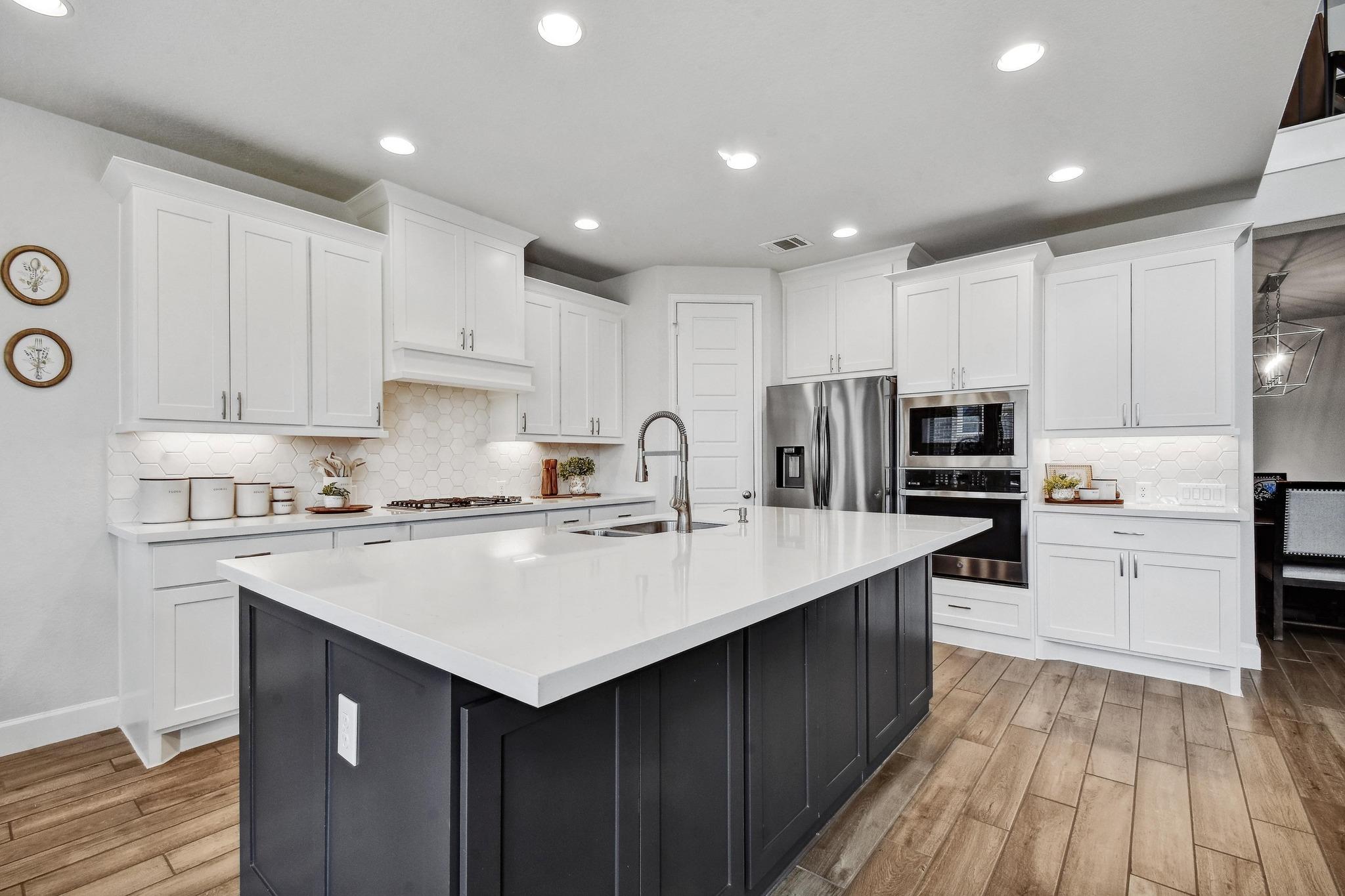 Image 5 of 39 For 3213 Little Willow