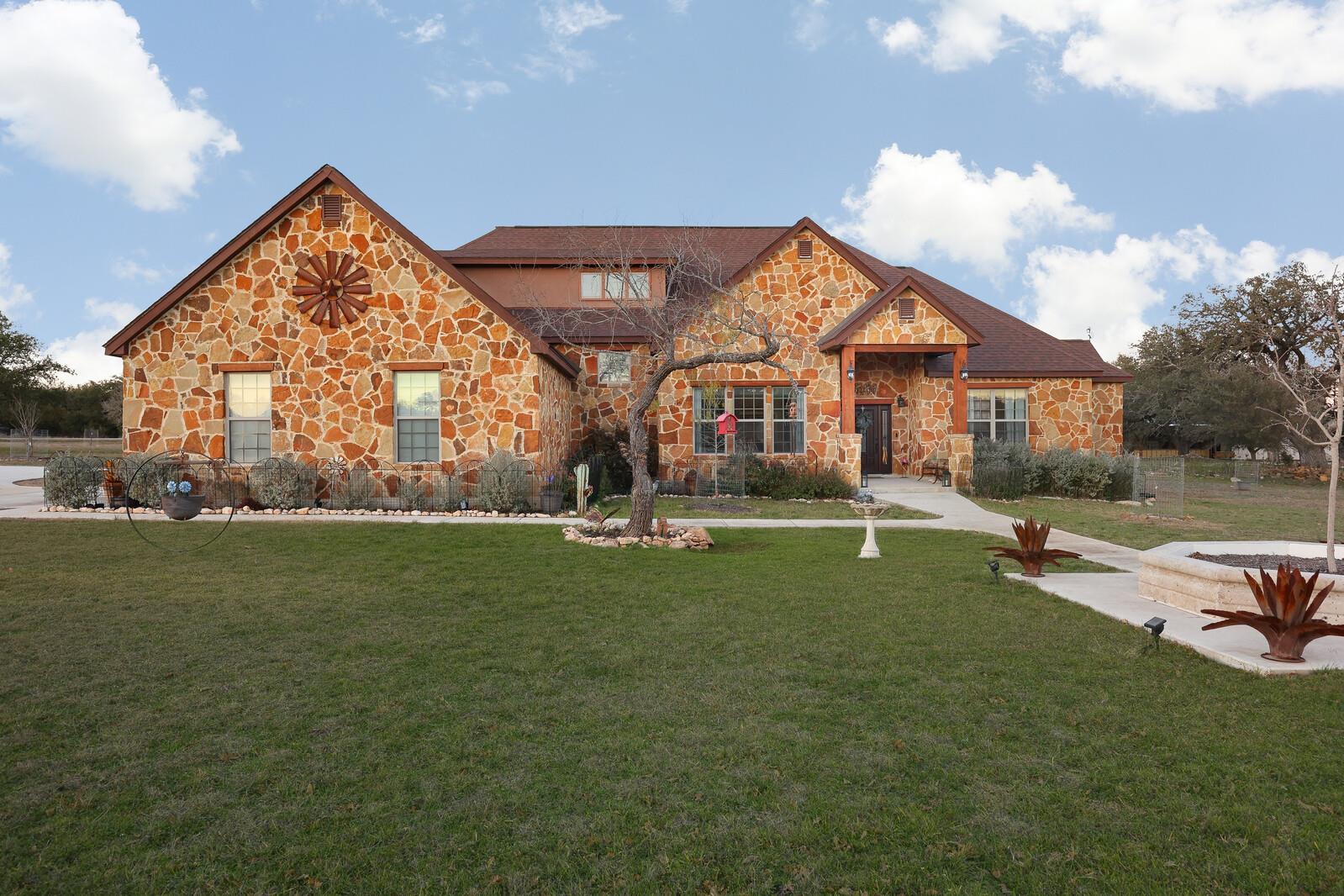 Details for 103 Rio Grande Dr, Blanco, TX 78606