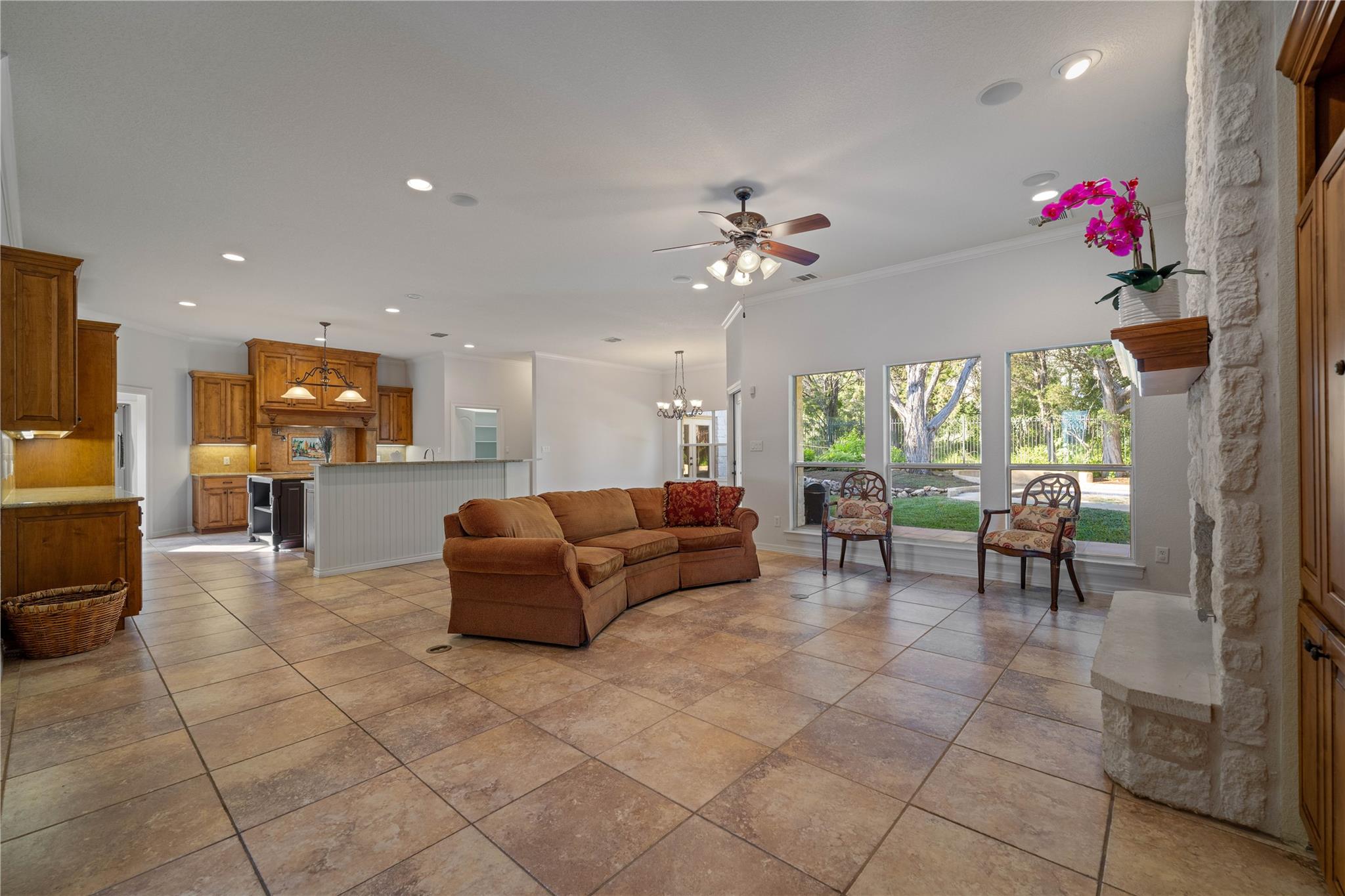 Image 10 of 38 For 758 Mission Hts