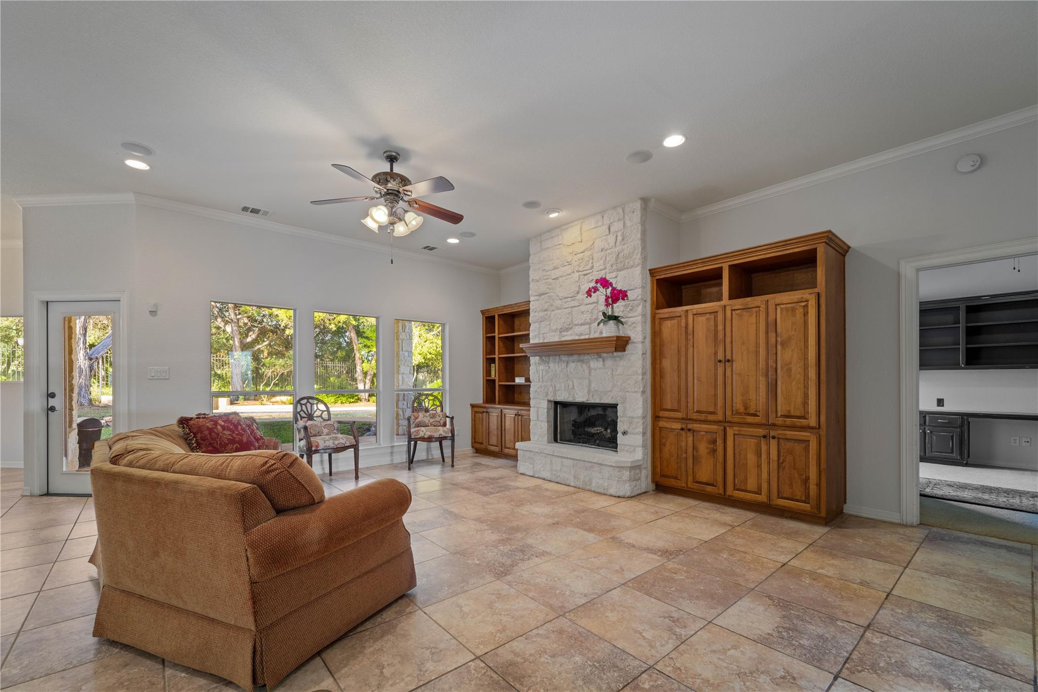 Image 11 of 38 For 758 Mission Hts