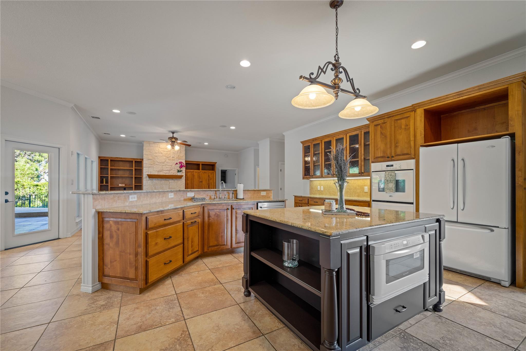 Image 13 of 38 For 758 Mission Hts