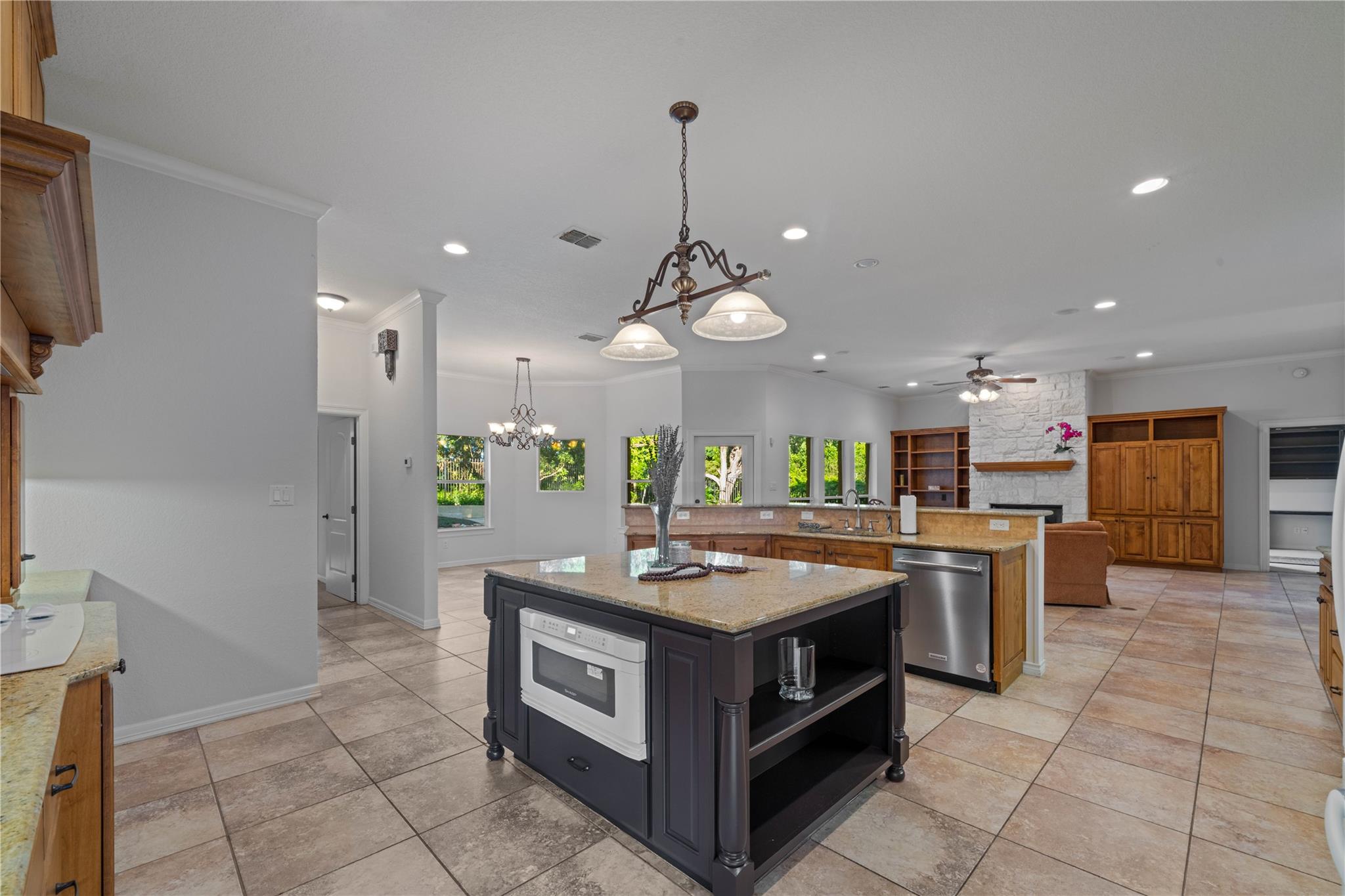 Image 16 of 38 For 758 Mission Hts