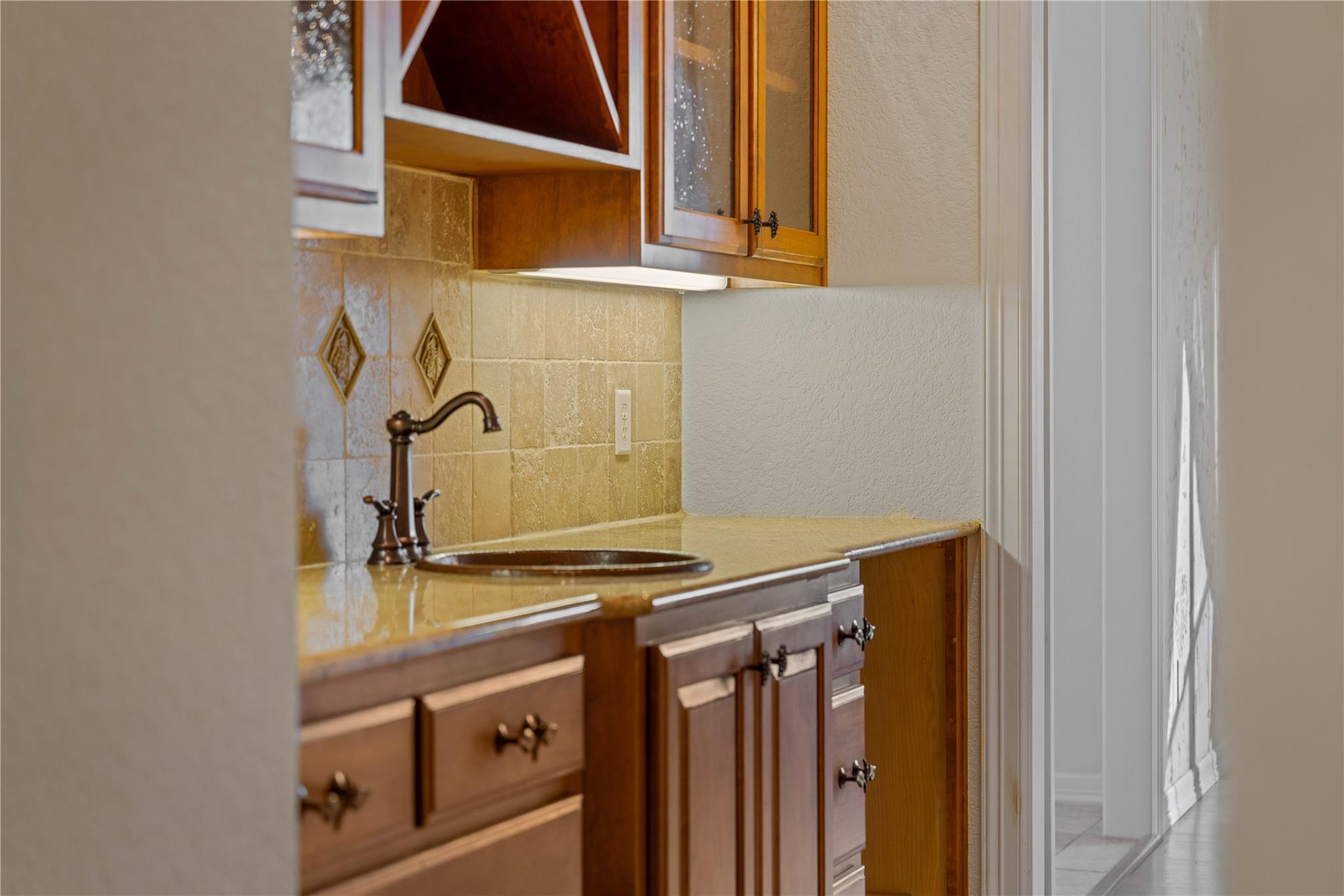 Image 17 of 38 For 758 Mission Hts