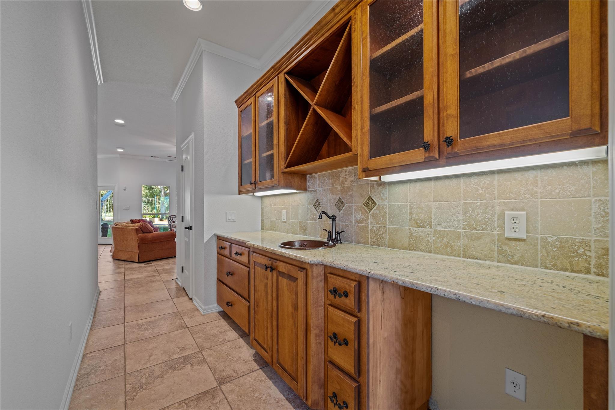 Image 18 of 38 For 758 Mission Hts