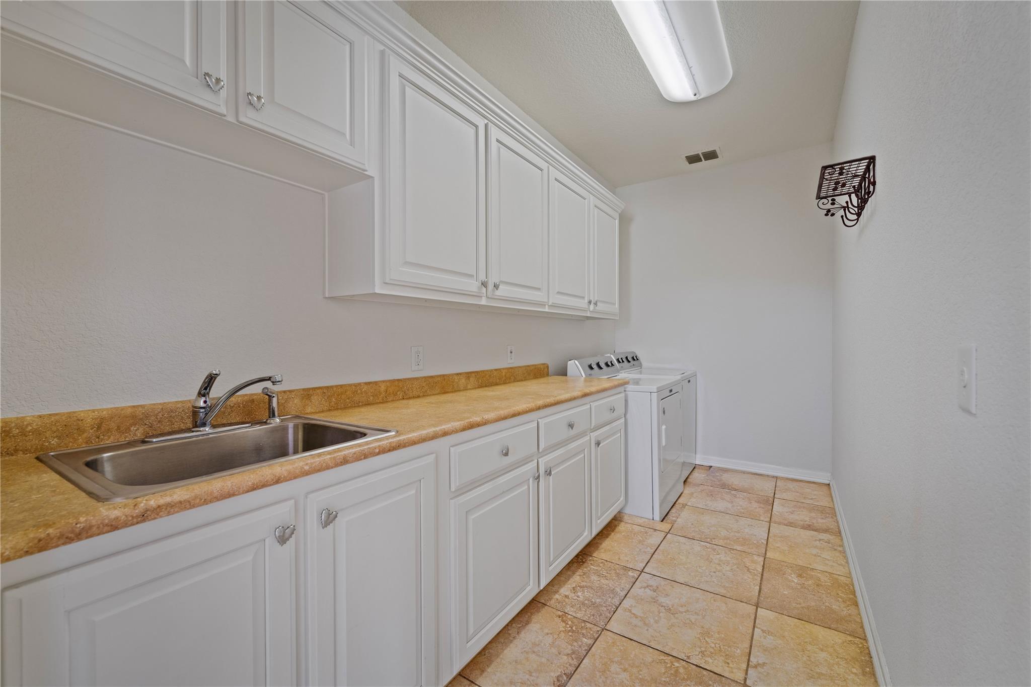 Image 26 of 38 For 758 Mission Hts