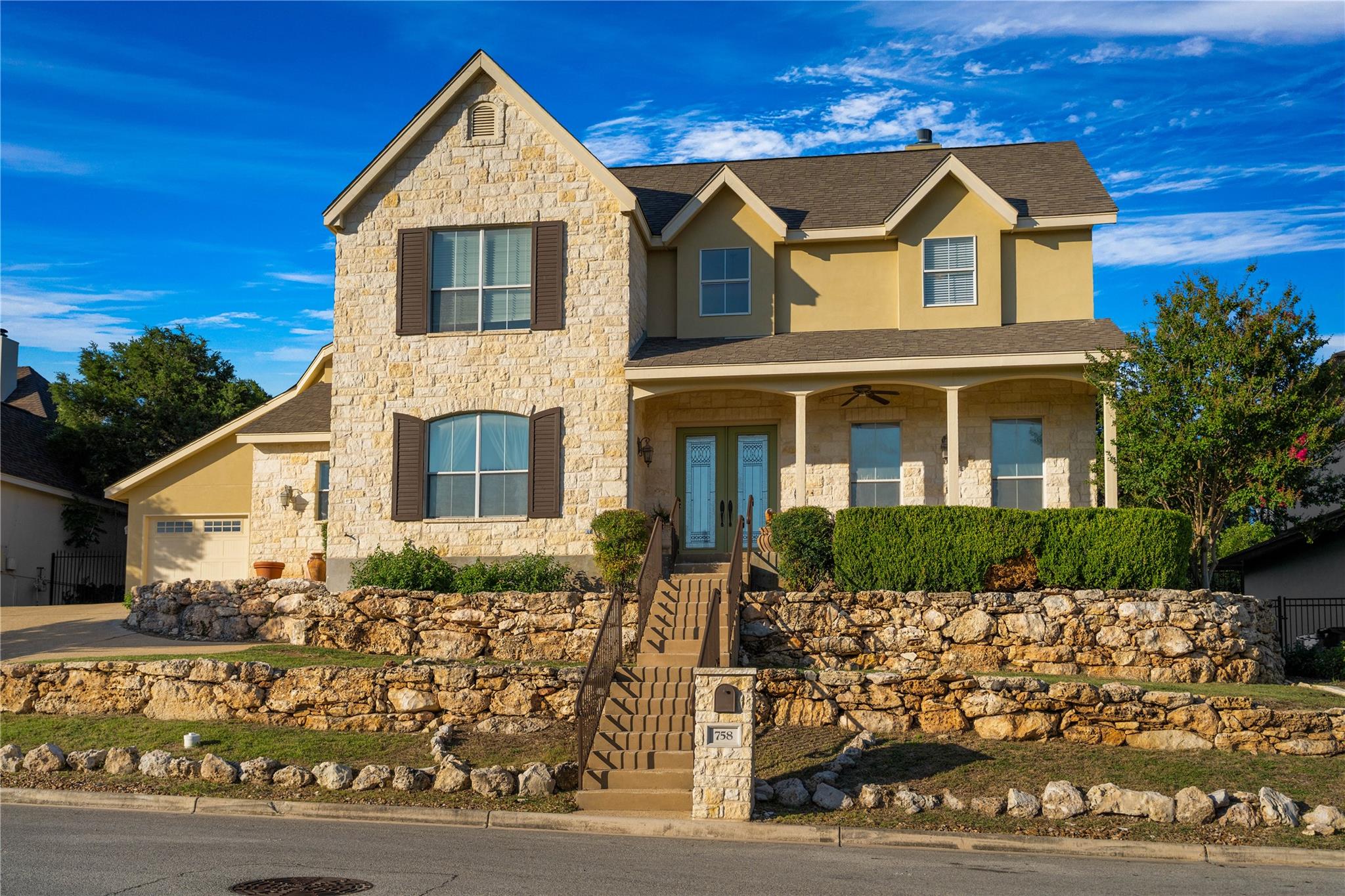 Image 3 of 38 For 758 Mission Hts