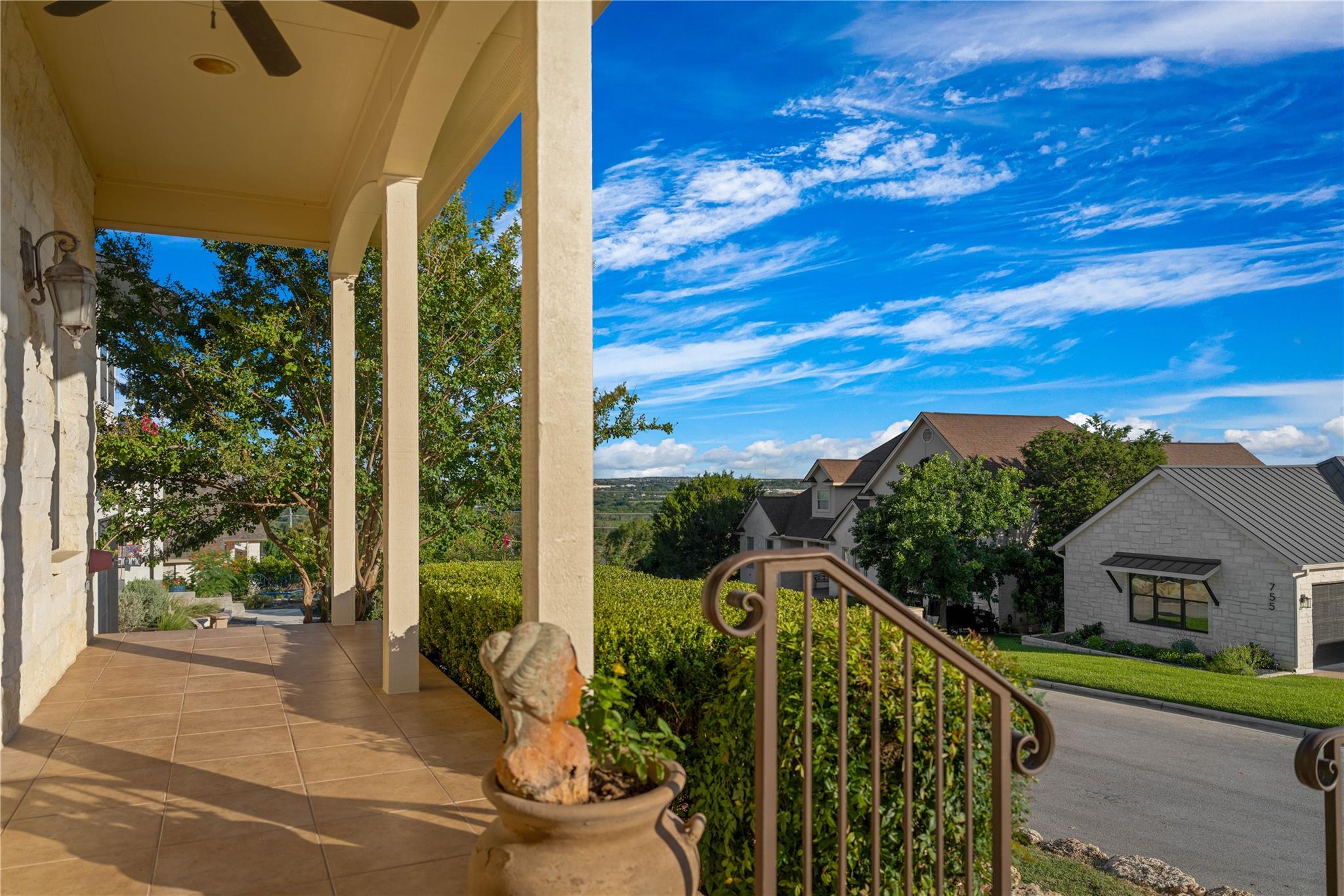 Image 4 of 38 For 758 Mission Hts