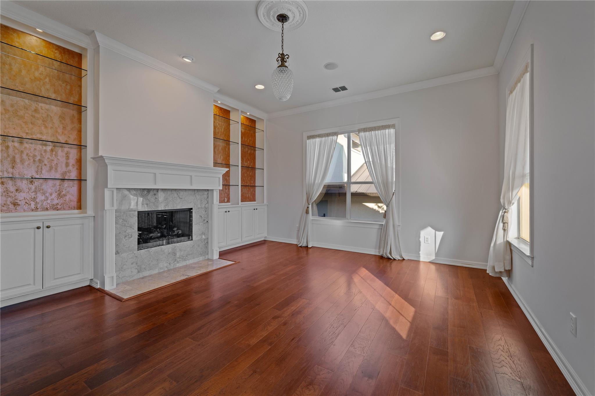 Image 8 of 38 For 758 Mission Hts