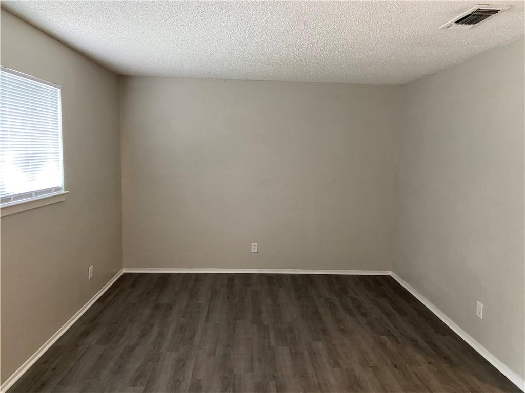 Image 2 of 8 For 1085 Linde Ave 1085