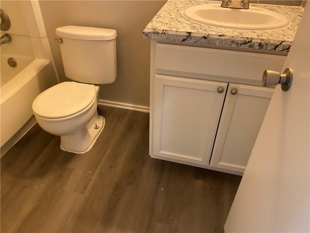 Image 4 of 8 For 1085 Linde Ave 1085